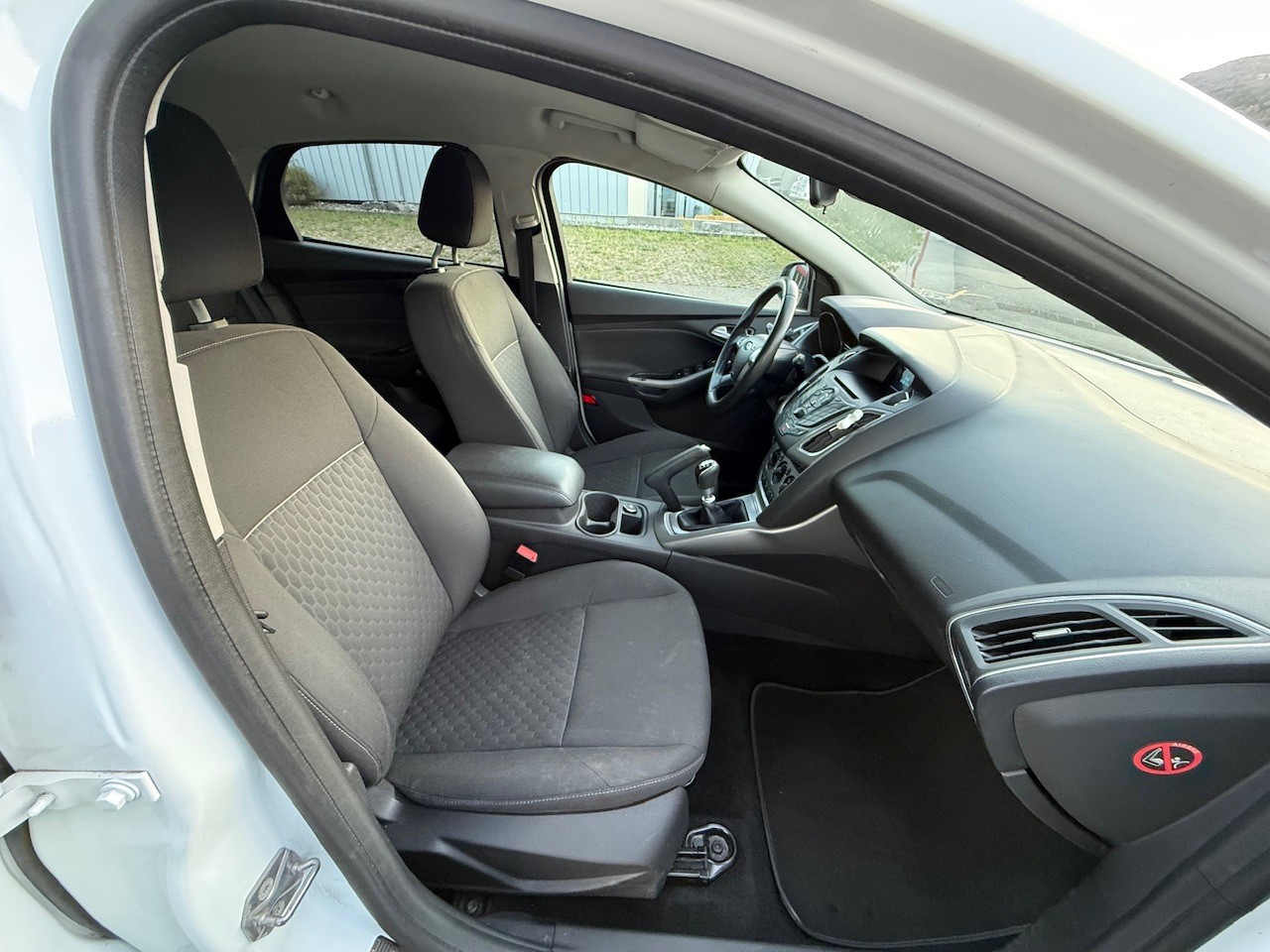 FORD Focus 1.0 SCTi Titanium-image-11