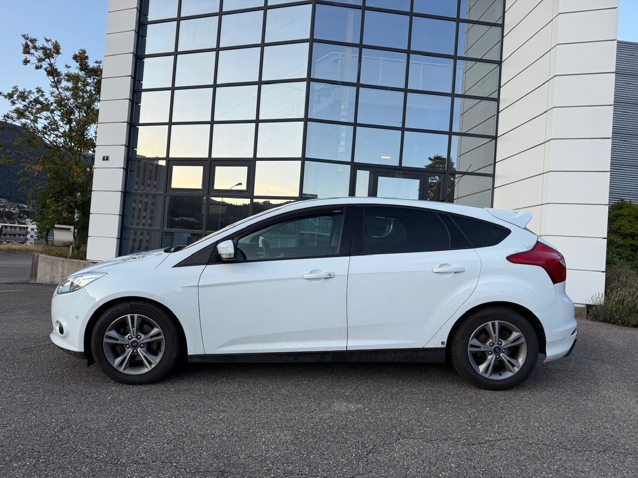 FORD Focus 1.0 SCTi Titanium-image-3