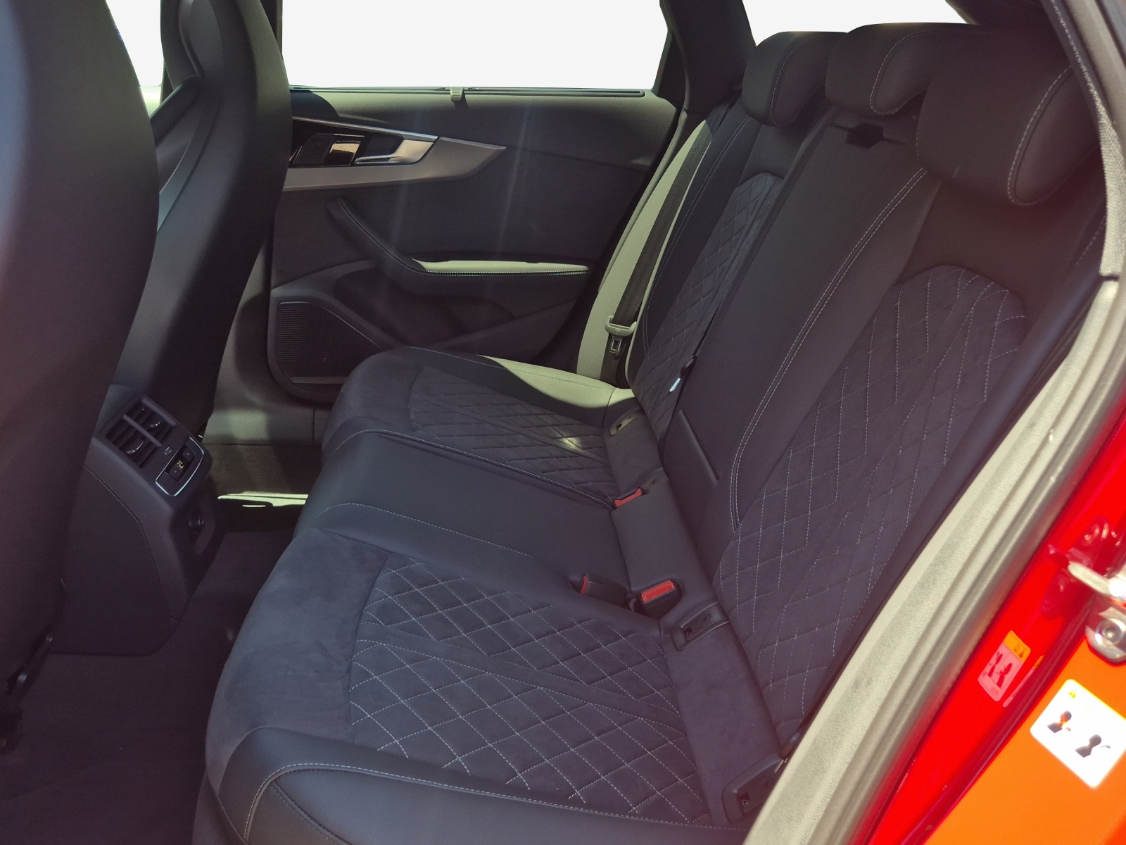 AUDI RS4 Avant quattro tiptronic-image-11