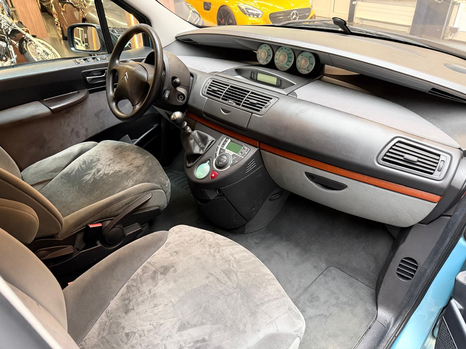CITROEN C8 Minivan 2.2 16V HDi Exclusive-image-12