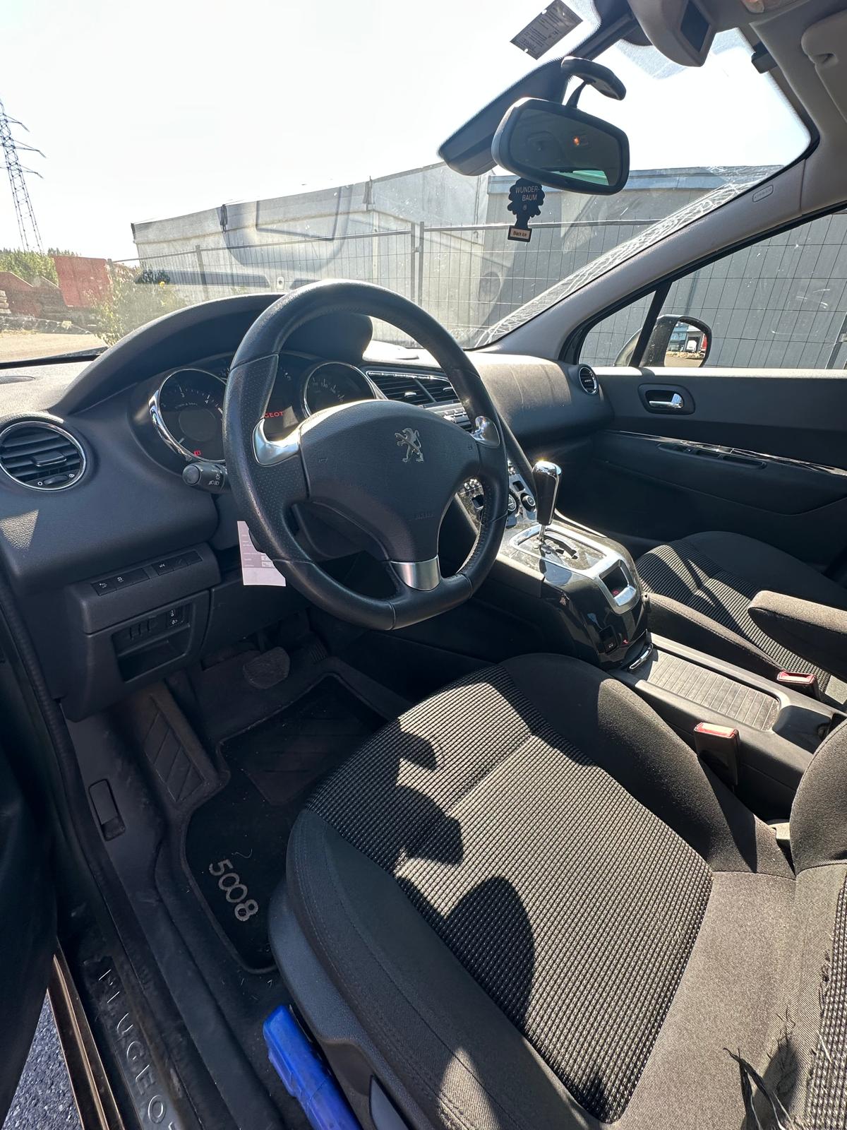PEUGEOT 5008 2.0 HDI Swiss Edition Automatic-image-5