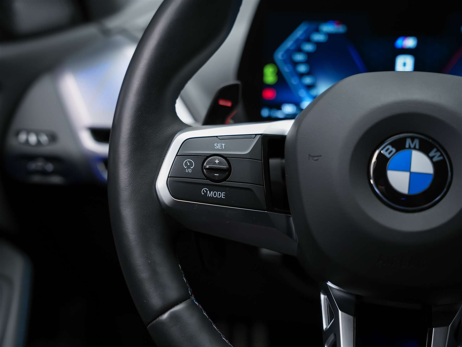BMW M135 xDrive M Sport Pro *Schalensitze*Harman/Kardon*Assistenten*-image-27