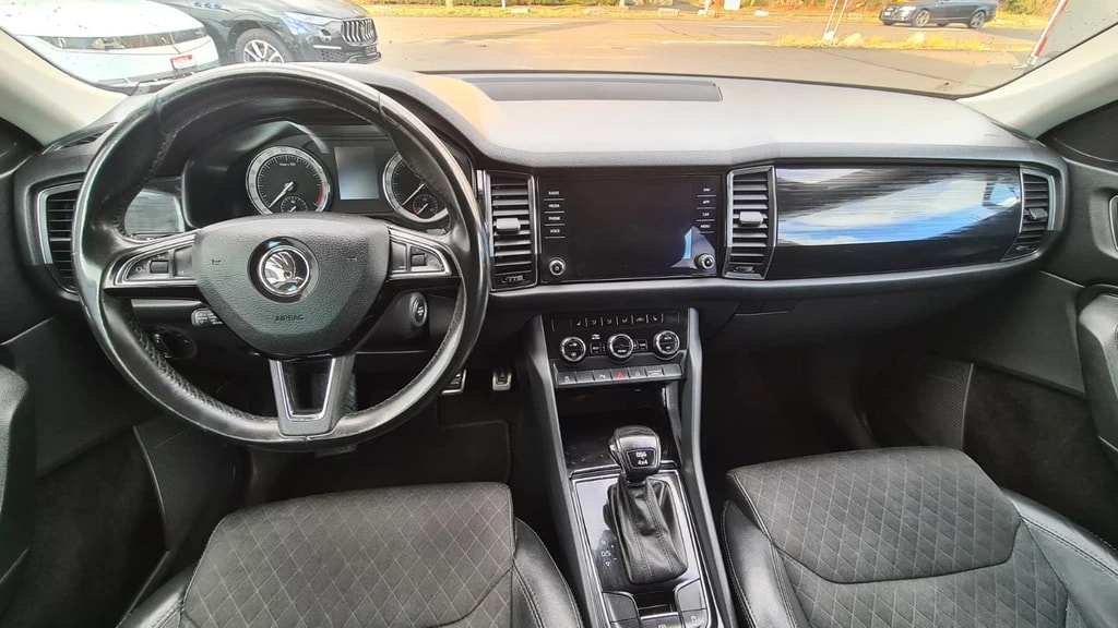 SKODA Kodiaq 2.0 TDI CR Style 4x4 DSG ** 7-Plätzer ** Teil-Leder ** Gr-Navi ** RF-Kamera ** Totwinkel-Assist ** LTZ MFK 12.03.2025 **-image-9