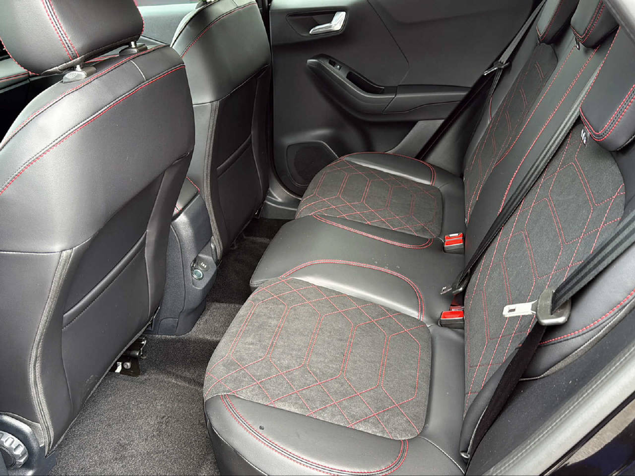 FORD Puma 1.0 EcoB Hybrid 155 Black&White-image-9