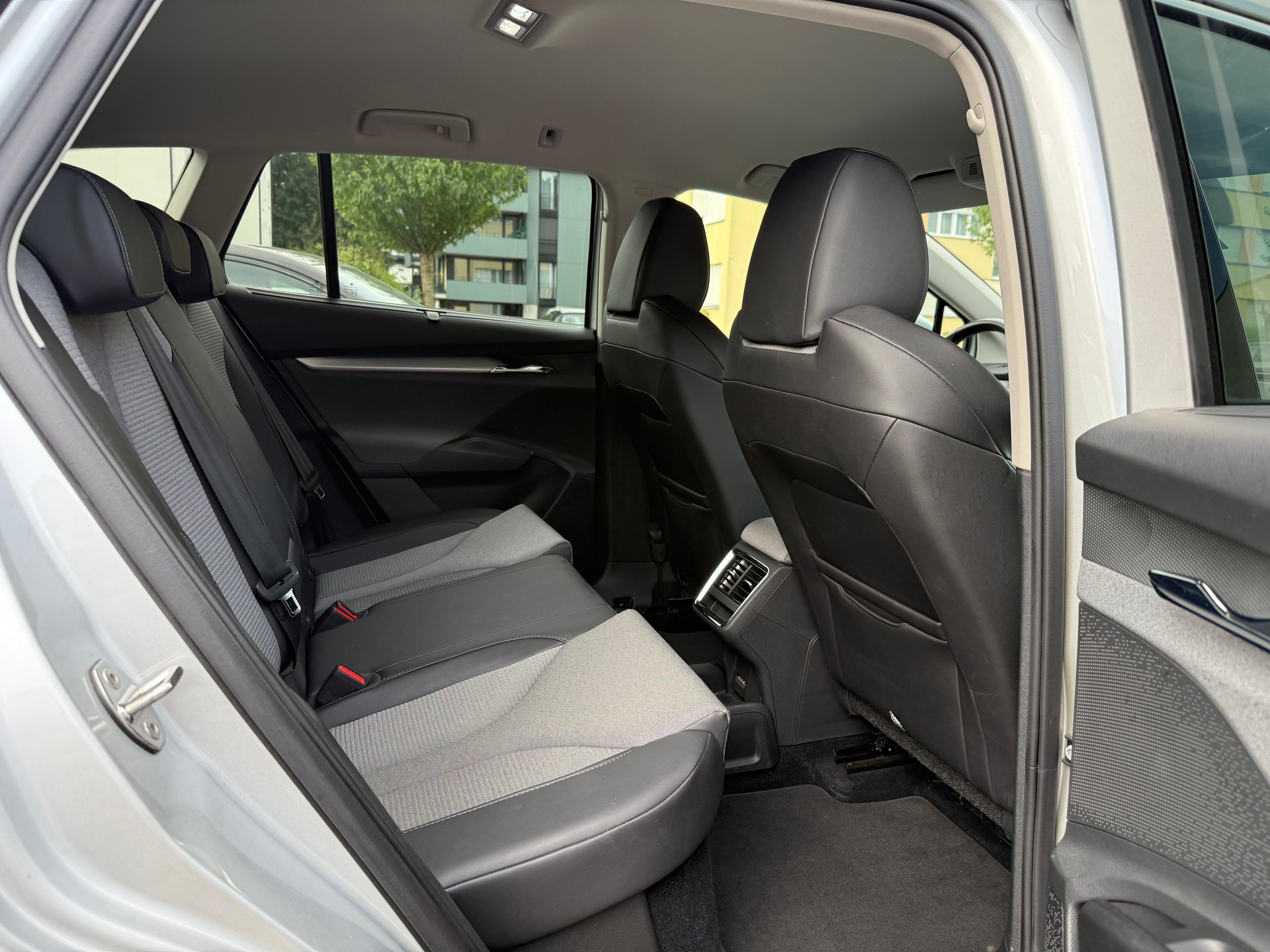SKODA Enyaq iV 80x-image-15
