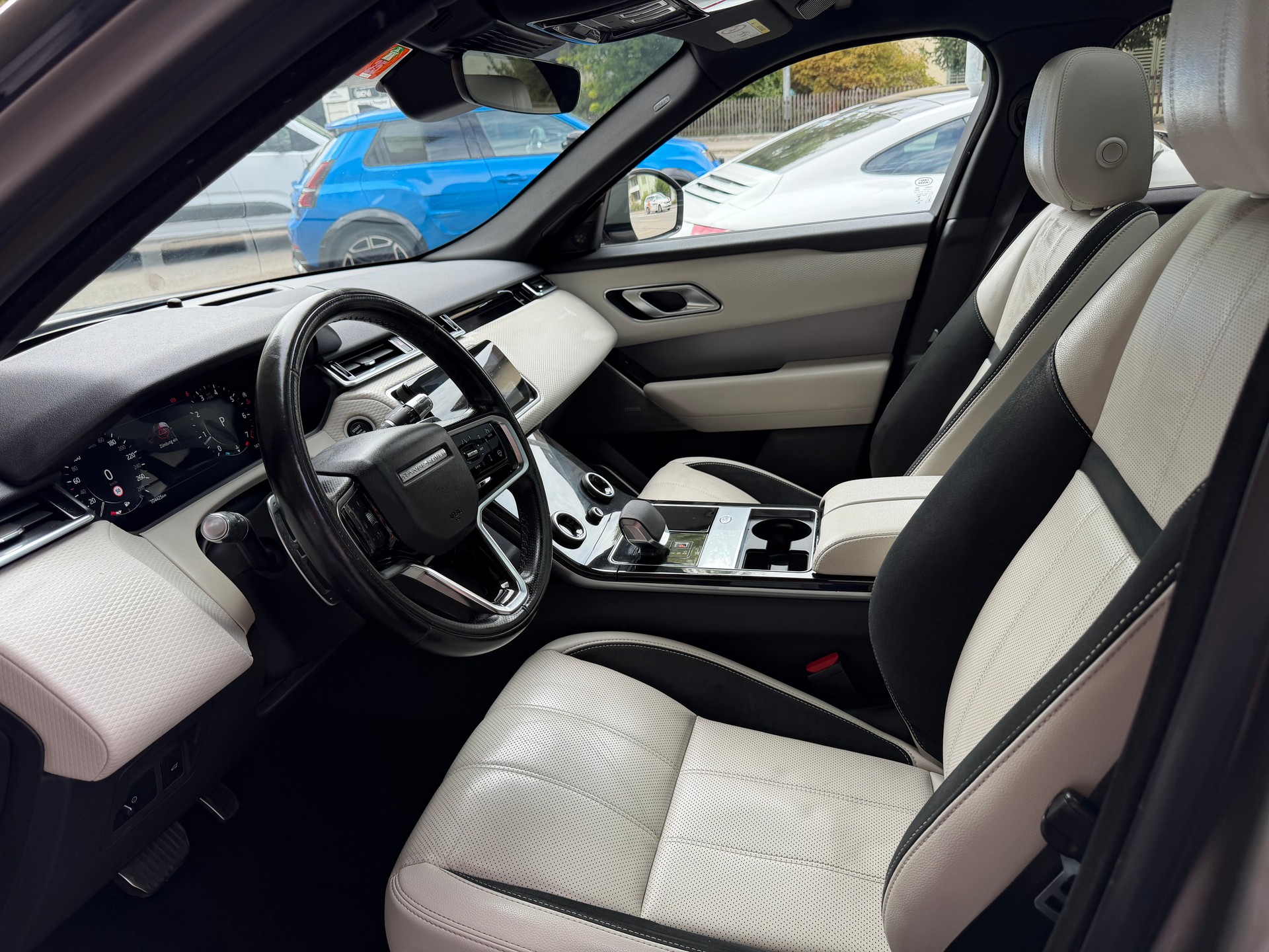 LAND ROVER Range Rover Velar 2.0 T Edition-image-11