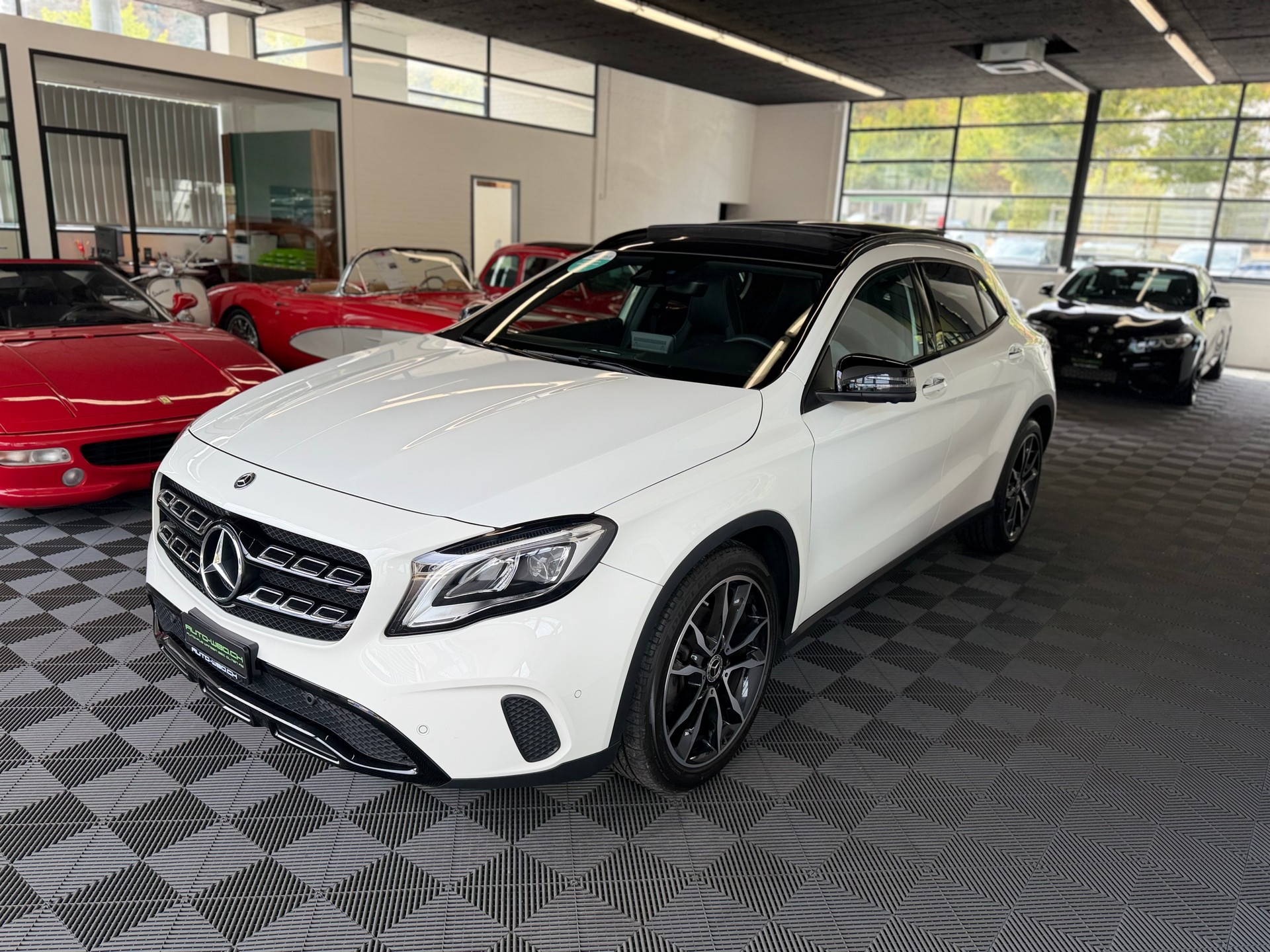 MERCEDES-BENZ GLA 200 Night Star 7G-DCT 156 PS * PANORAMA DACH *-image-5