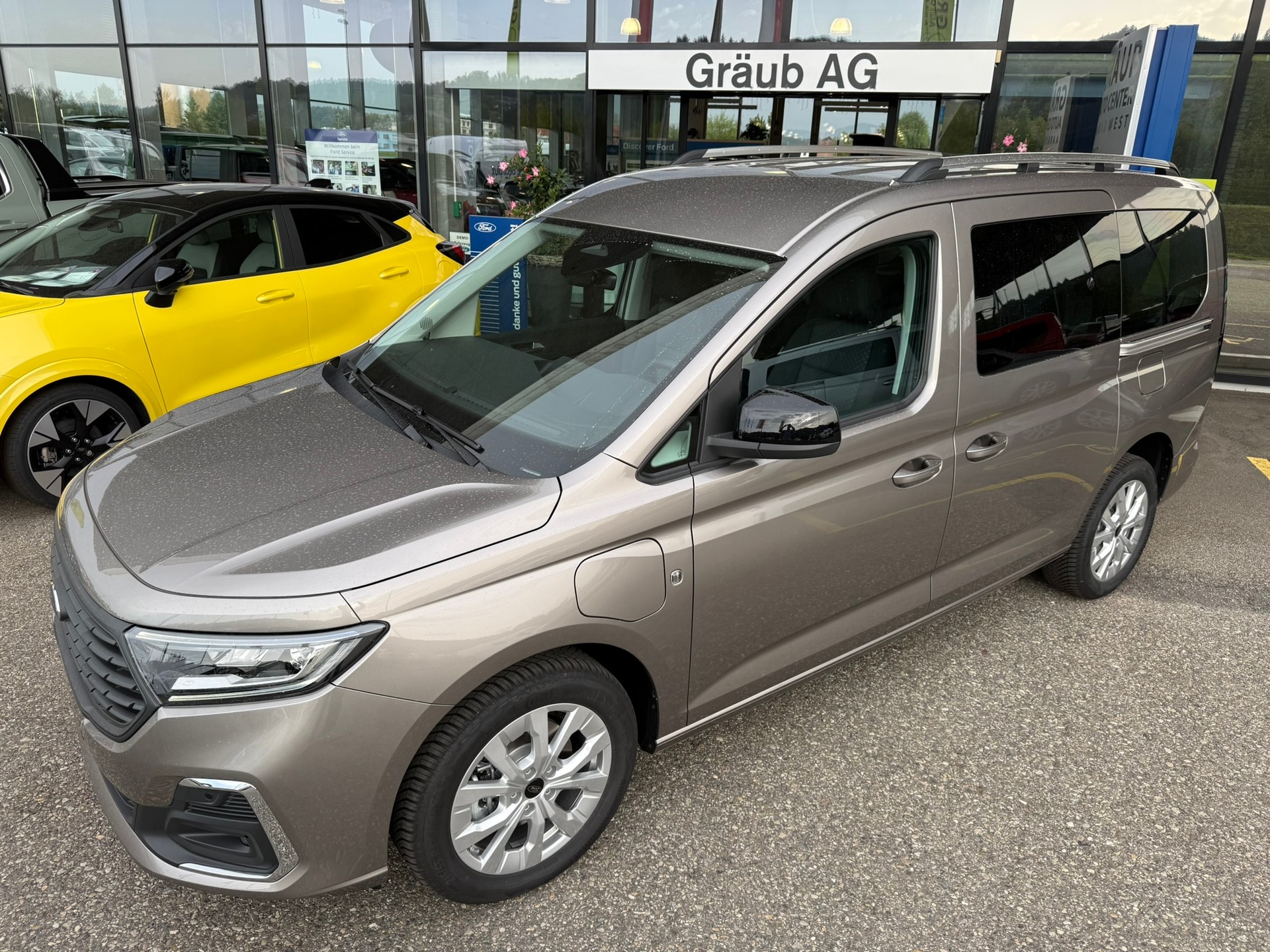 FORD Grand Tourneo Connect 1.5 PHEV Titanium Automat-image-2