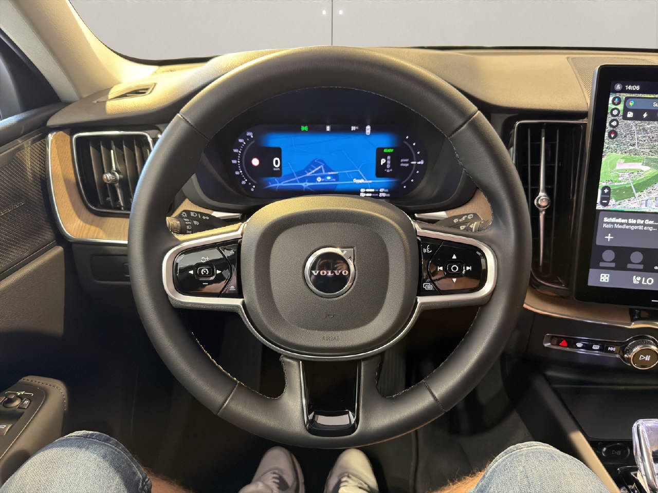 VOLVO XC60 2.0 T6 TE Plus Dark eAWD-image-7