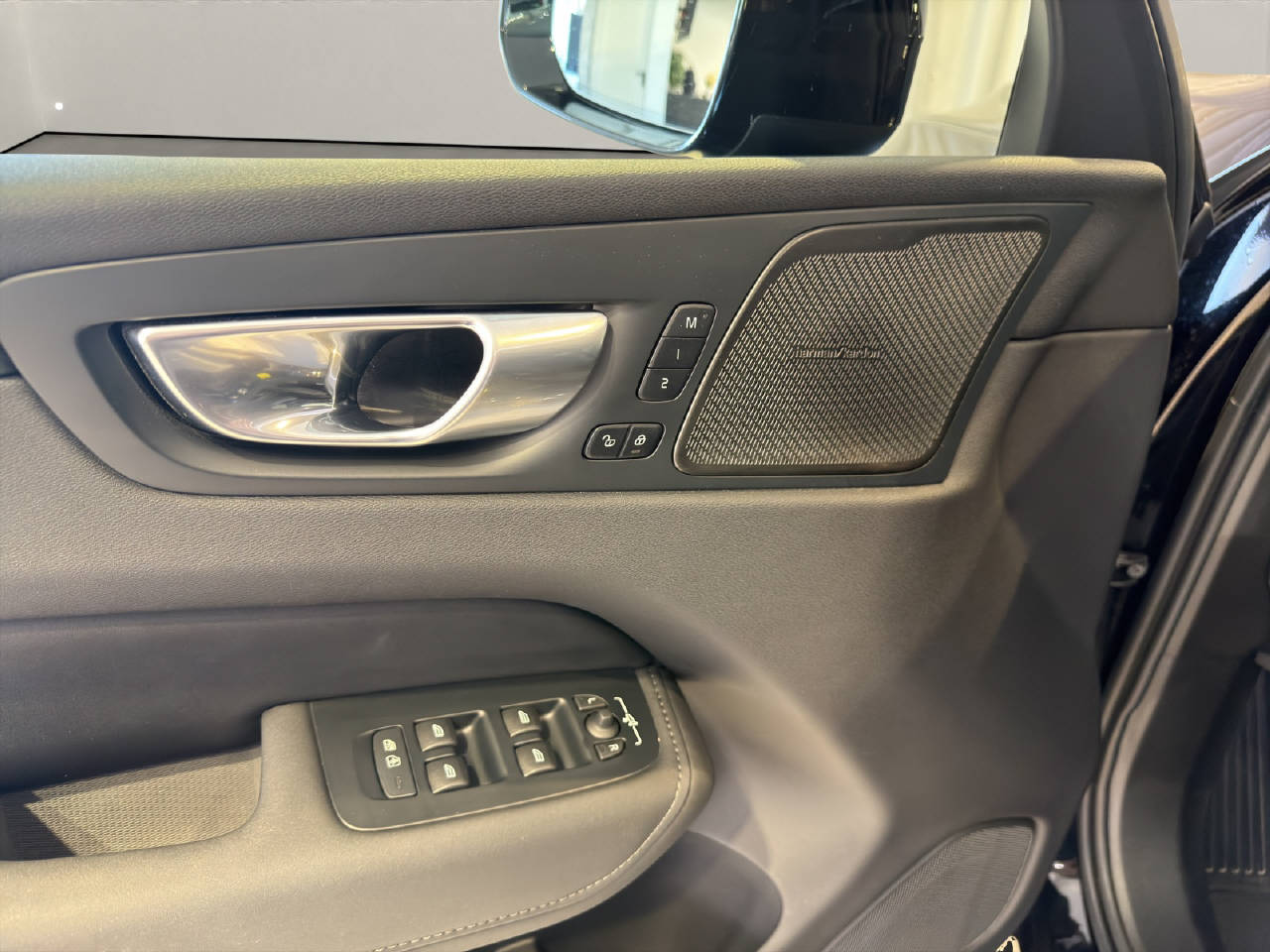 VOLVO XC60 2.0 T6 TE Plus Dark eAWD-image-14