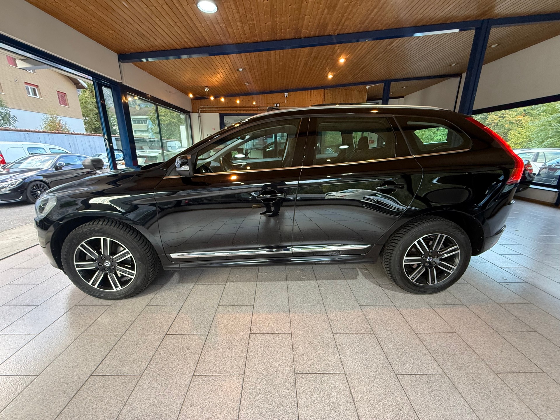 VOLVO XC60 D5 AWD Summum Geartronic-image-11