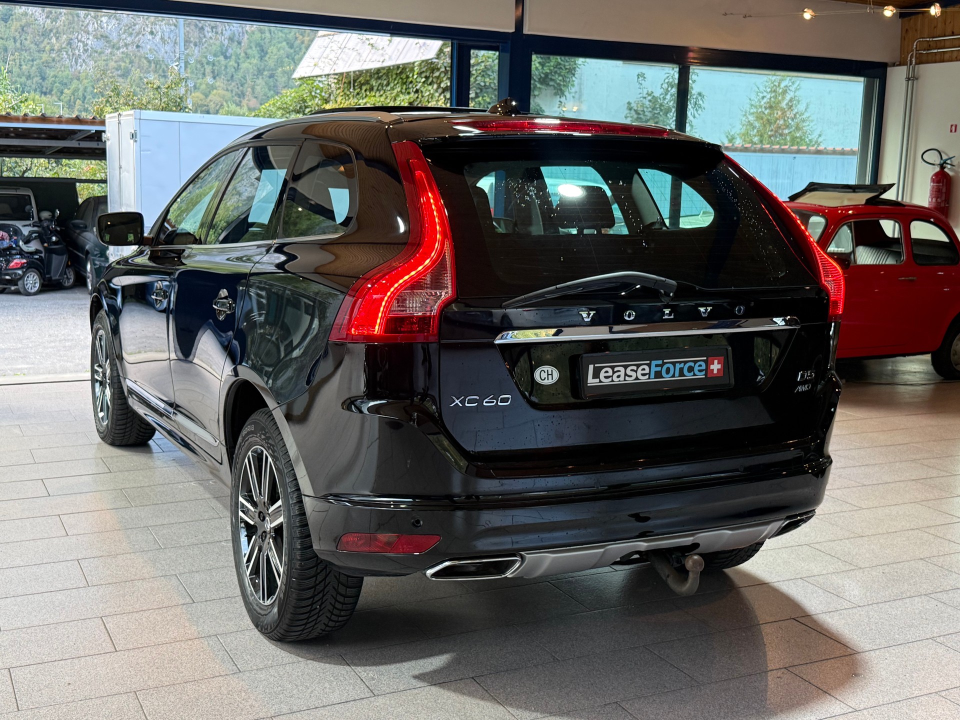VOLVO XC60 D5 AWD Summum Geartronic-image-10