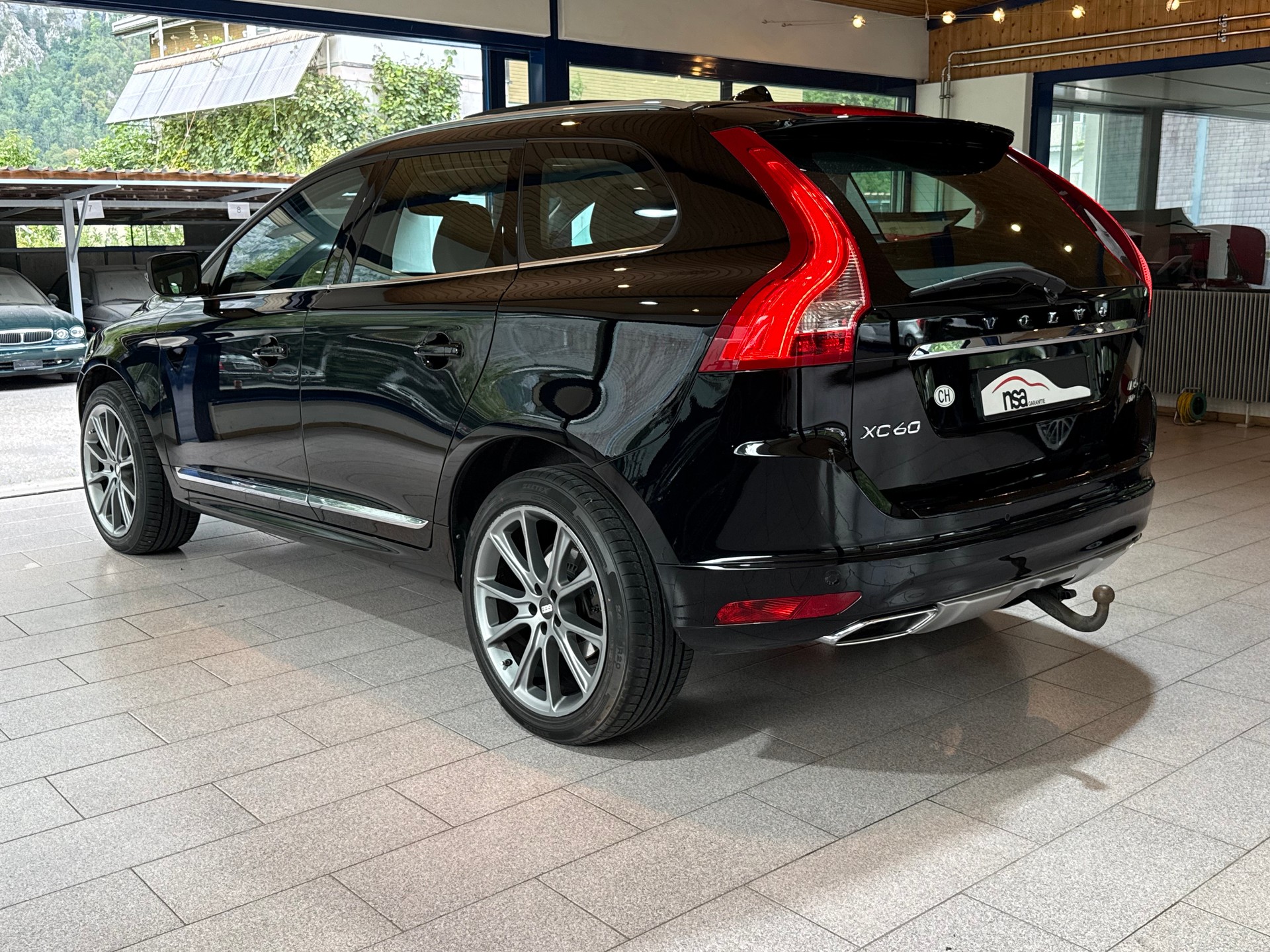 VOLVO XC60 D5 AWD Summum Geartronic-image-10