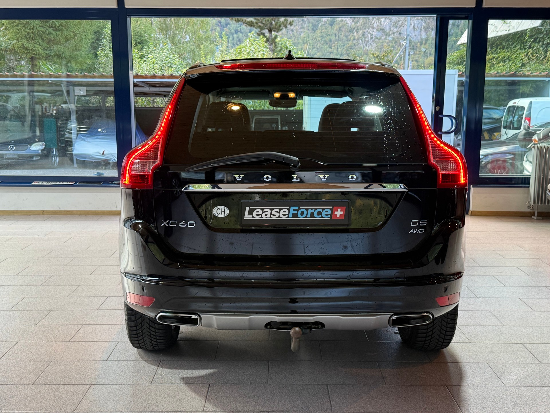 VOLVO XC60 D5 AWD Summum Geartronic-image-9
