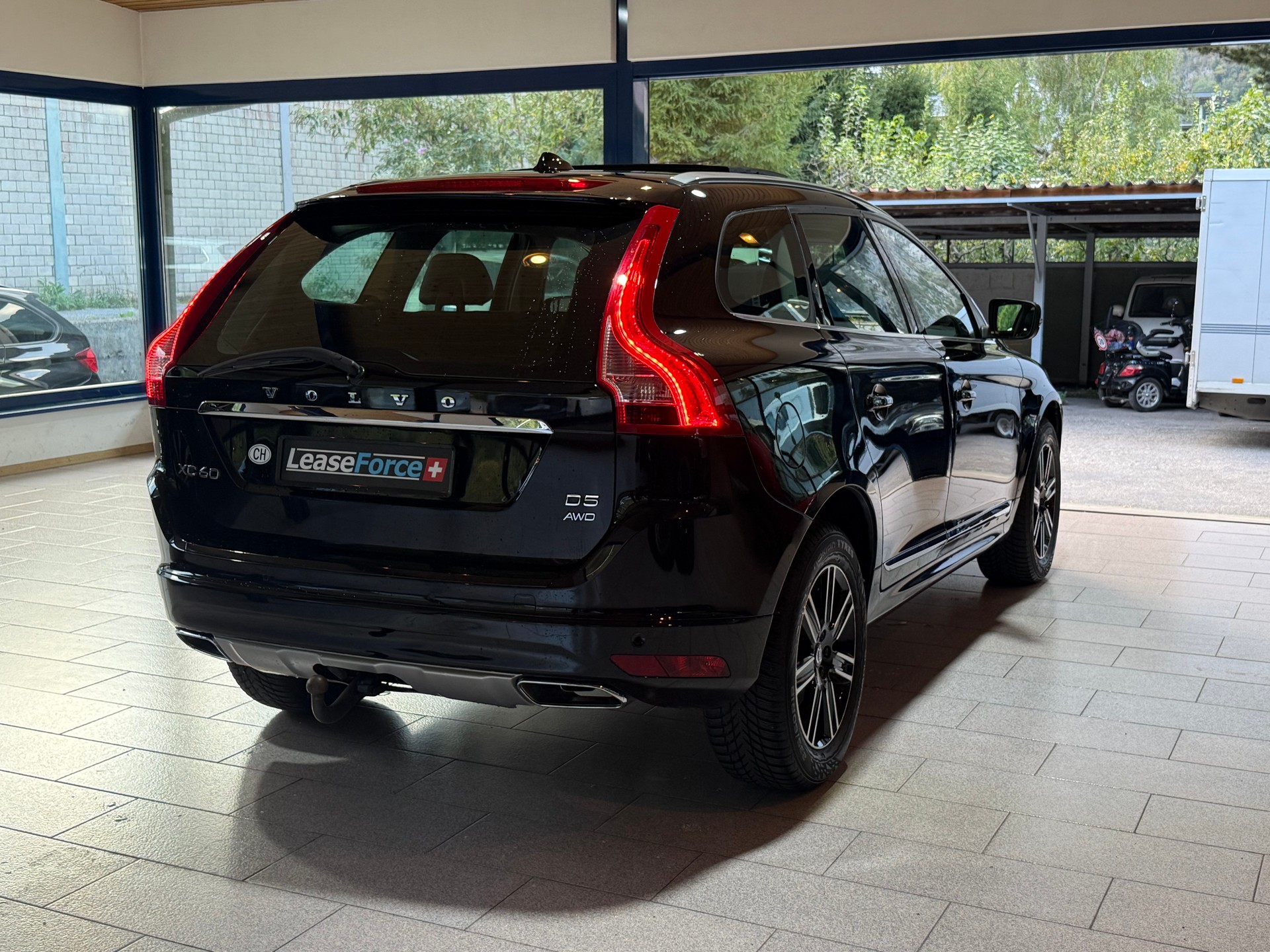 VOLVO XC60 D5 AWD Summum Geartronic-image-8