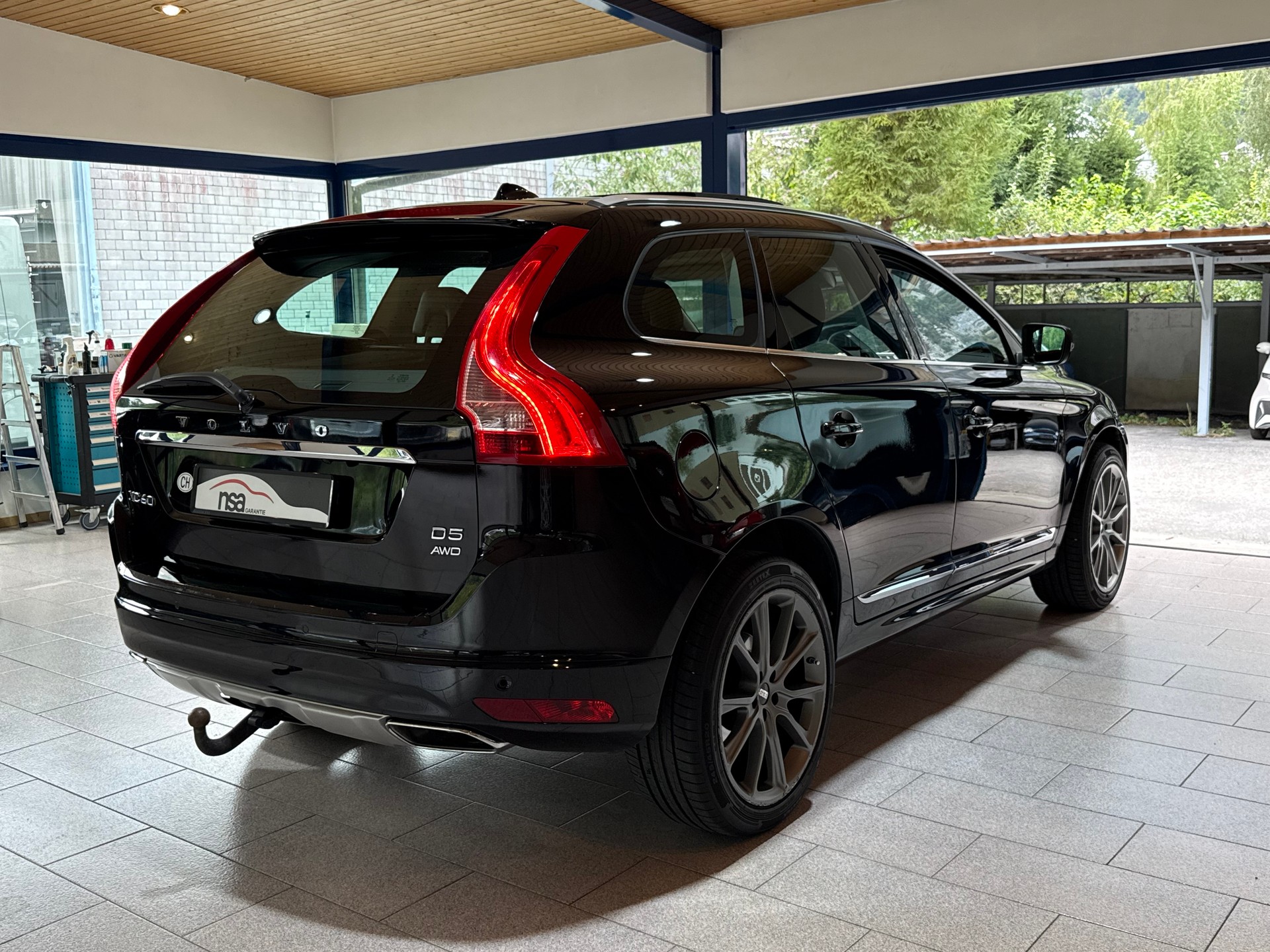 VOLVO XC60 D5 AWD Summum Geartronic-image-8