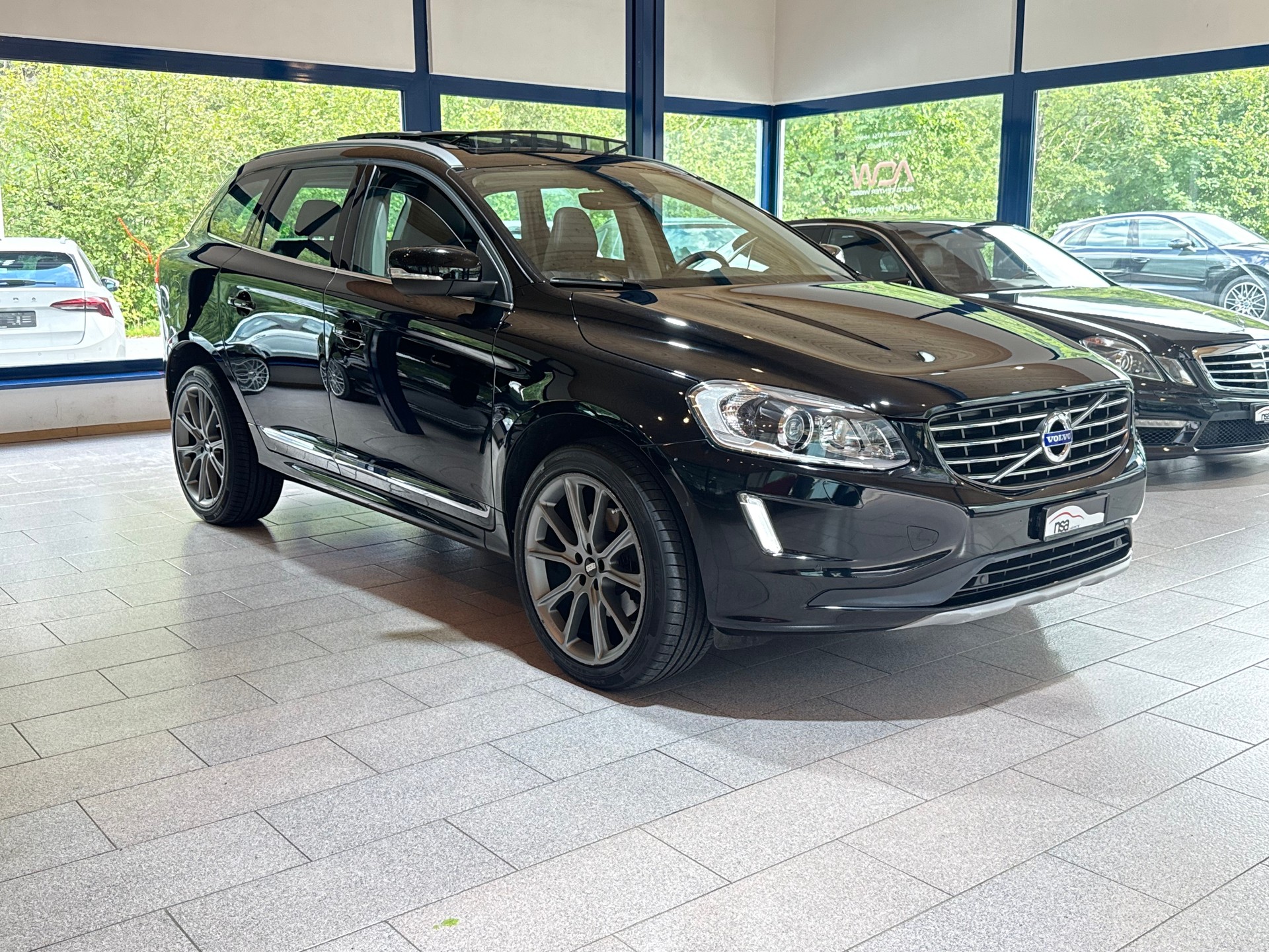 VOLVO XC60 D5 AWD Summum Geartronic-image-2