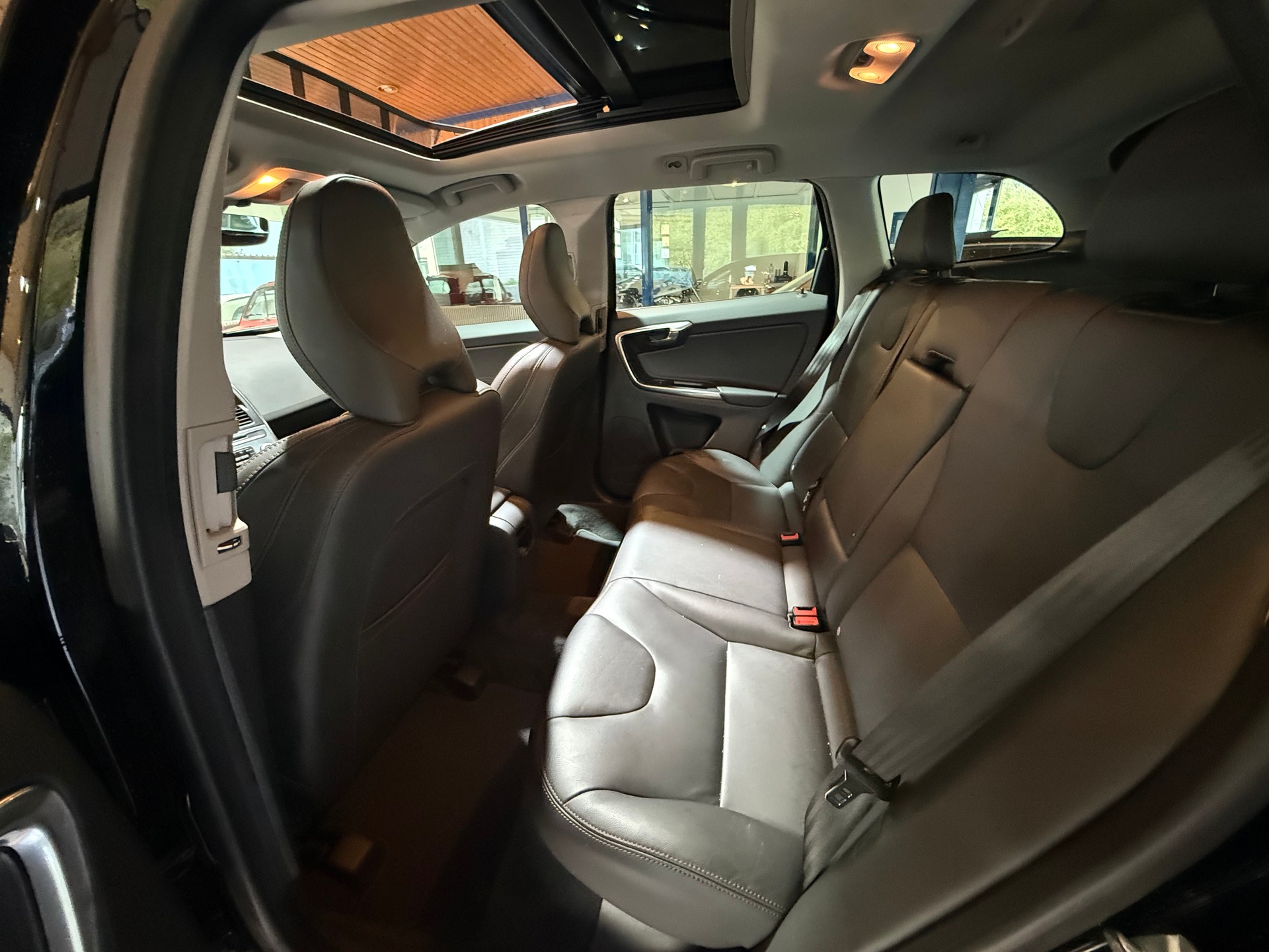 VOLVO XC60 D5 AWD Summum Geartronic-image-7