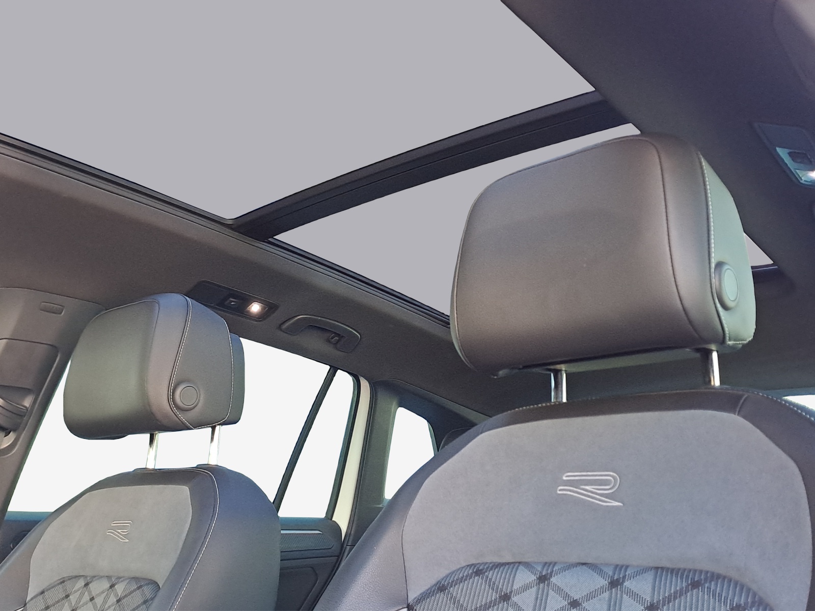 VW Tiguan 2.0TSI R-Line 4Motion DSG-image-14