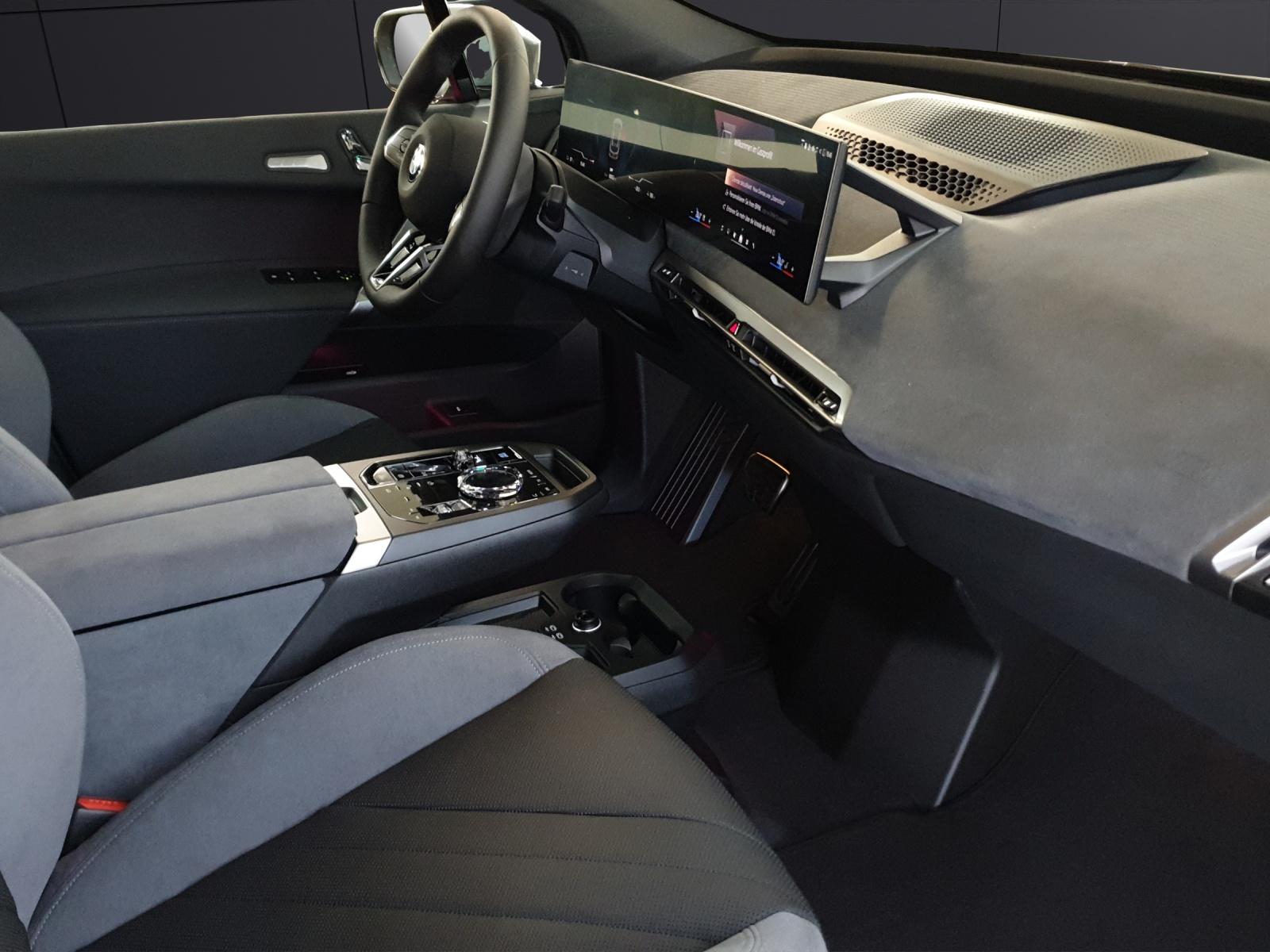 BMW iX xDrive60-image-14