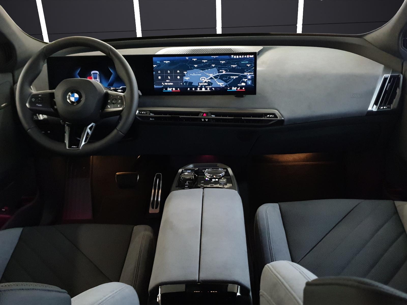 BMW iX xDrive60-image-17