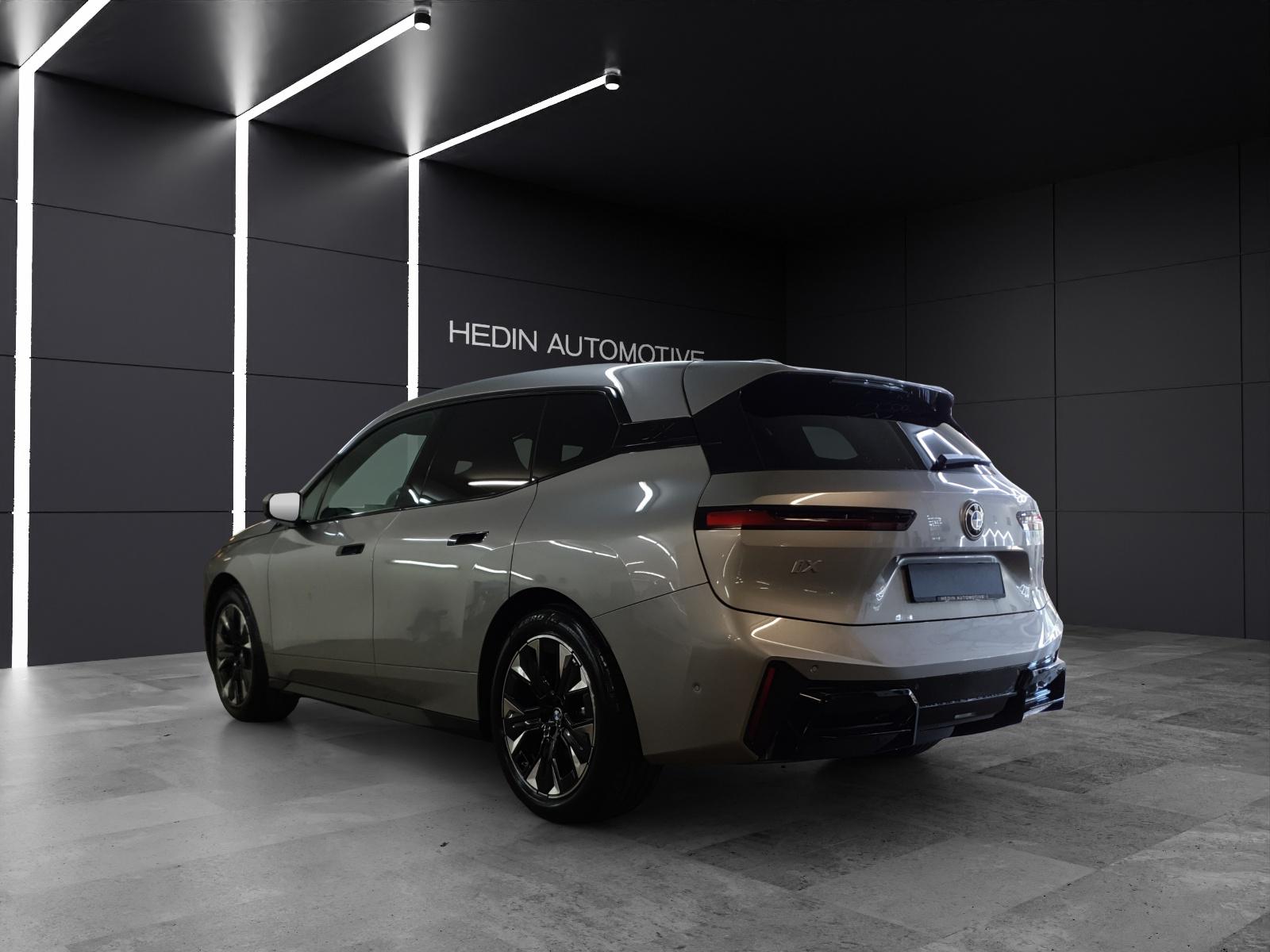 BMW iX xDrive60-image-2