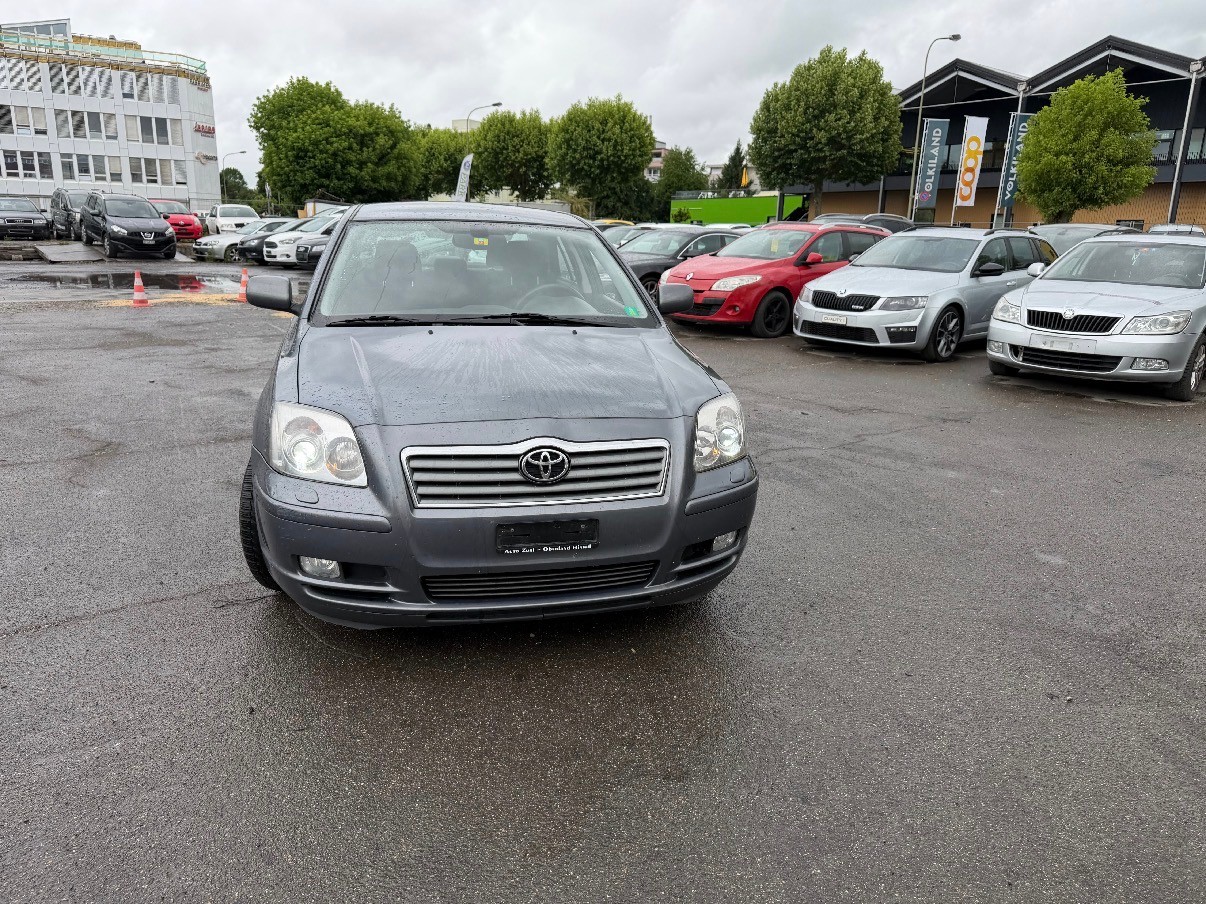 TOYOTA Avensis 2.0 D4 VVT-i Linea Sol Sedan-image-0