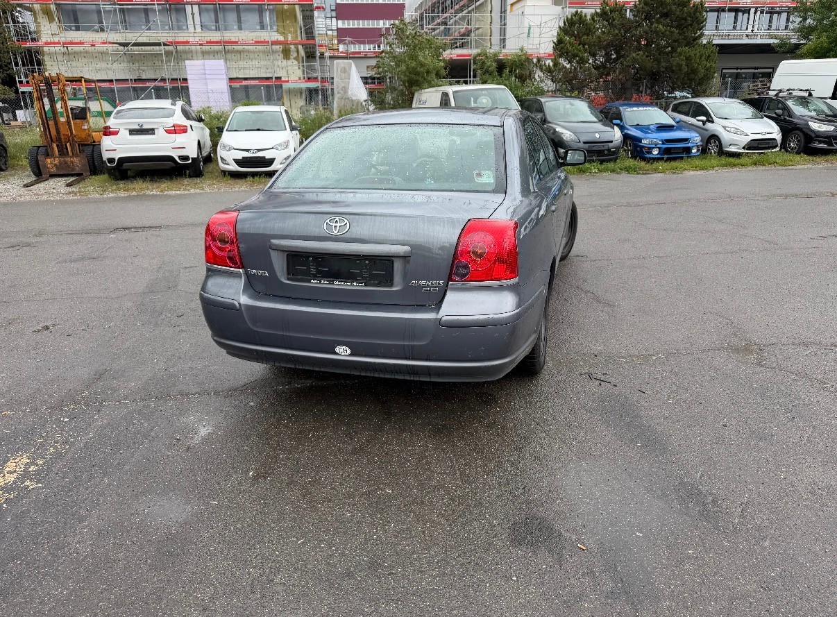 TOYOTA Avensis 2.0 D4 VVT-i Linea Sol Sedan-image-4