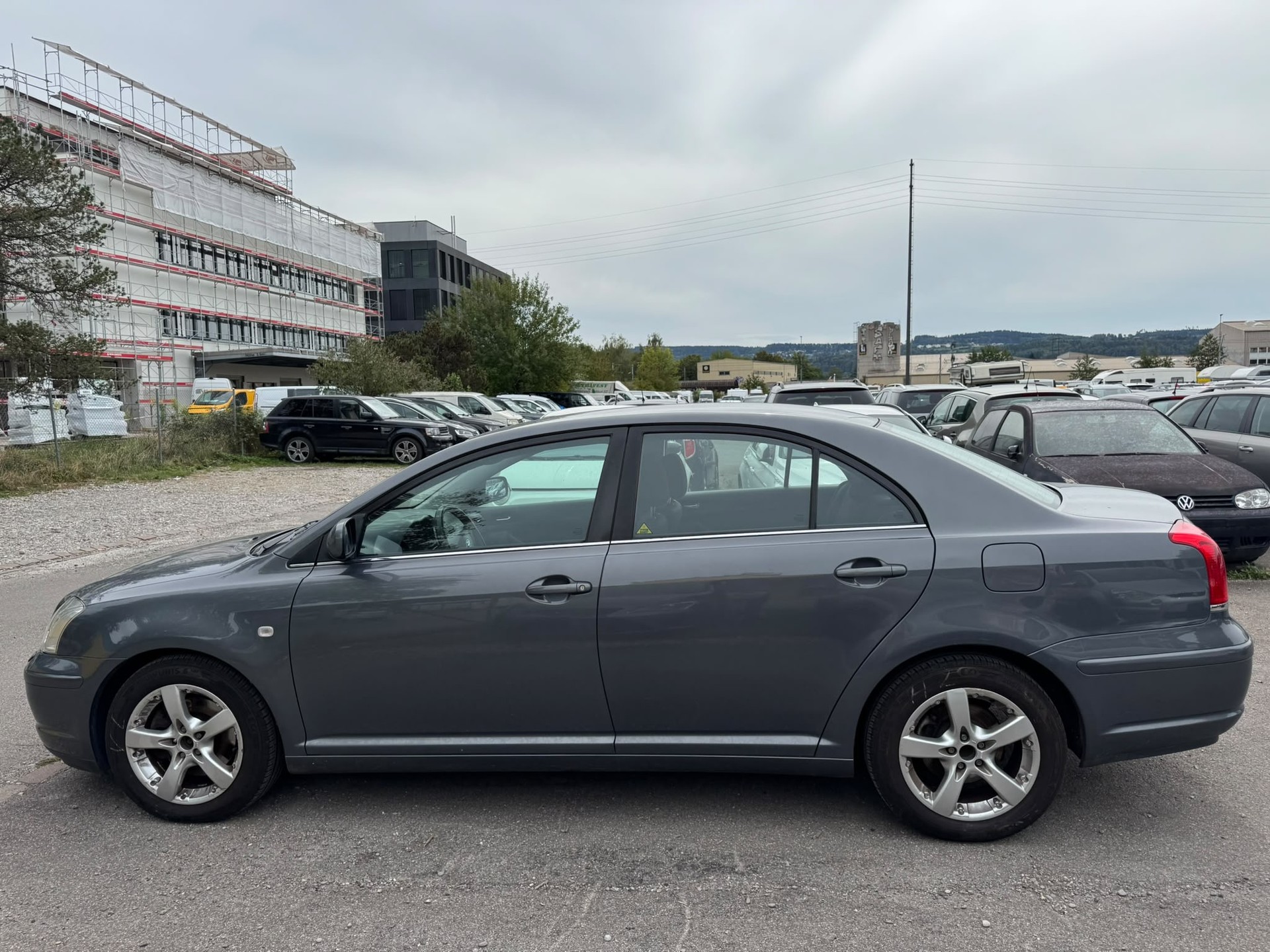 TOYOTA Avensis 2.0 D4 VVT-i Linea Sol Sedan-image-1