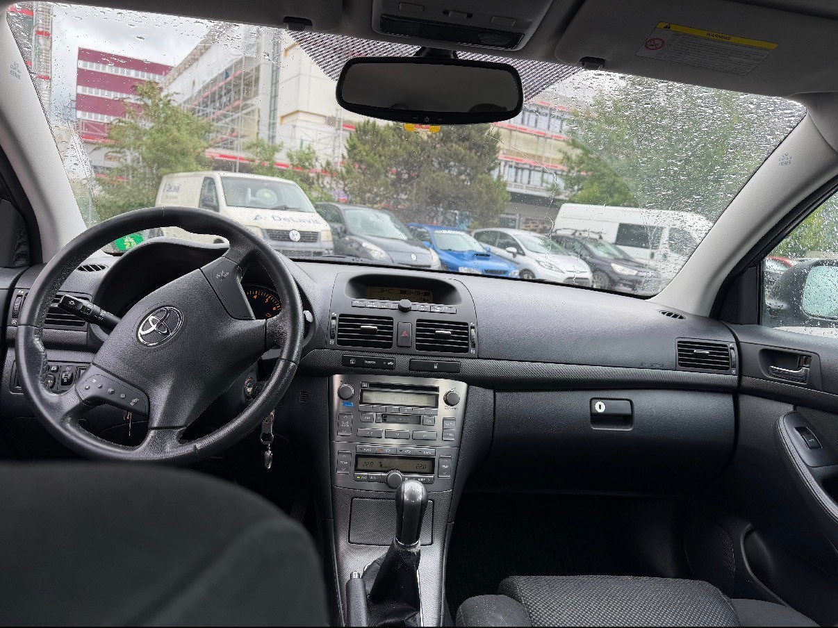 TOYOTA Avensis 2.0 D4 VVT-i Linea Sol Sedan-image-6