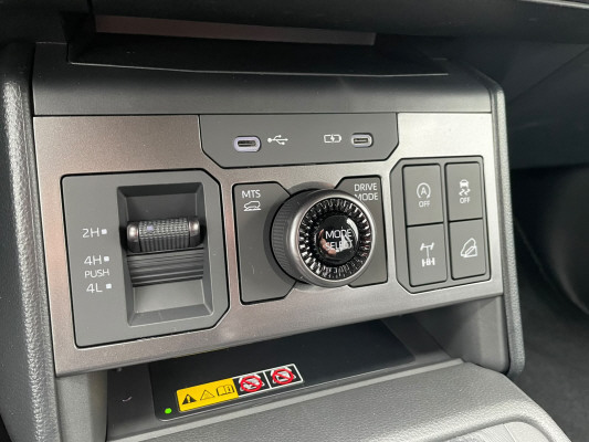 TOYOTA Hilux 2.8d MH Style DC4x4-image-13