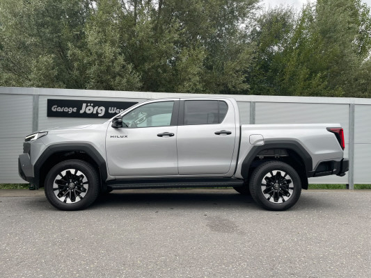 TOYOTA Hilux 2.8d MH Style DC4x4-image-2