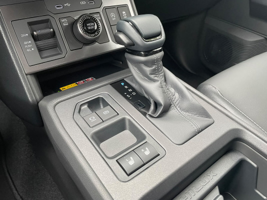TOYOTA Hilux 2.8d MH Style DC4x4-image-14