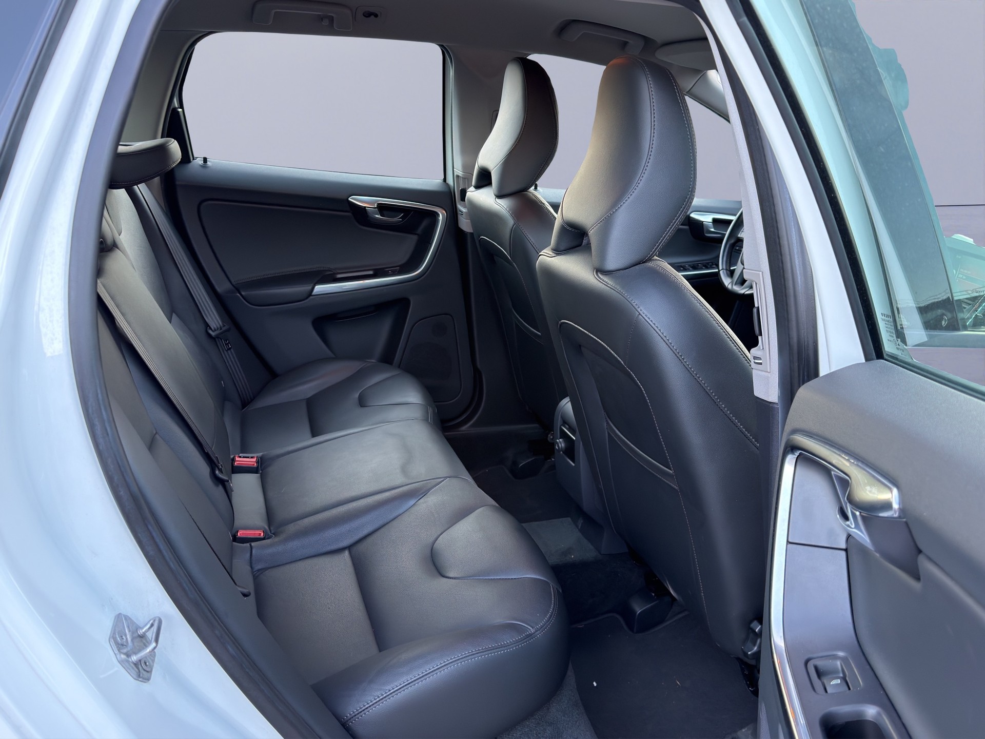 VOLVO XC60 D4 AWD Momentum Geartronic-image-10