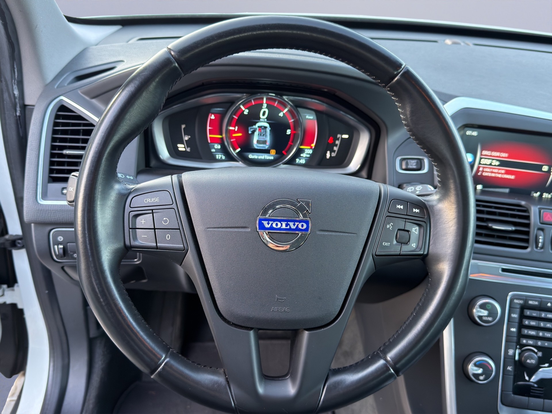 VOLVO XC60 D4 AWD Momentum Geartronic-image-13