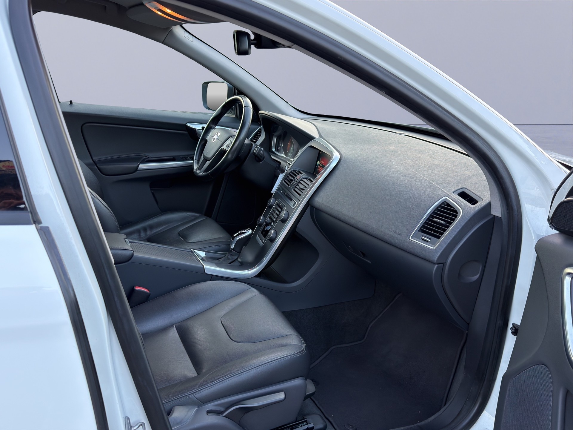 VOLVO XC60 D4 AWD Momentum Geartronic-image-9