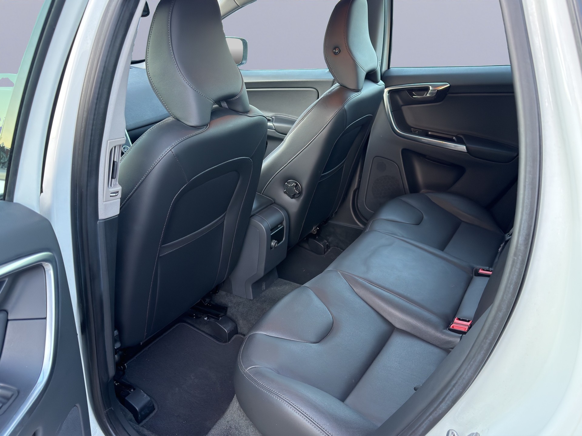 VOLVO XC60 D4 AWD Momentum Geartronic-image-12