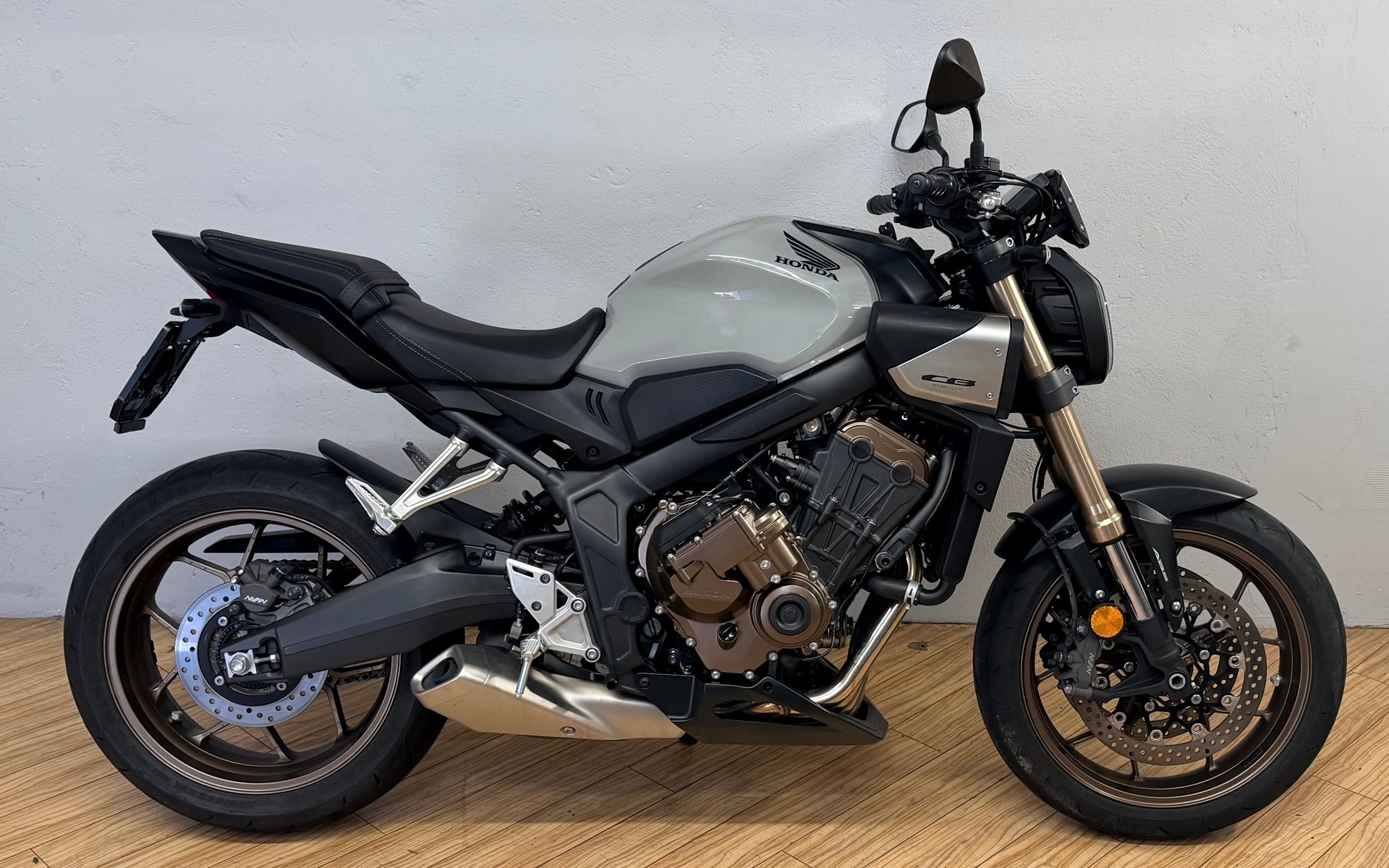 HONDA CB 650 R E-Clutch (35kW)-showroom-element-1
