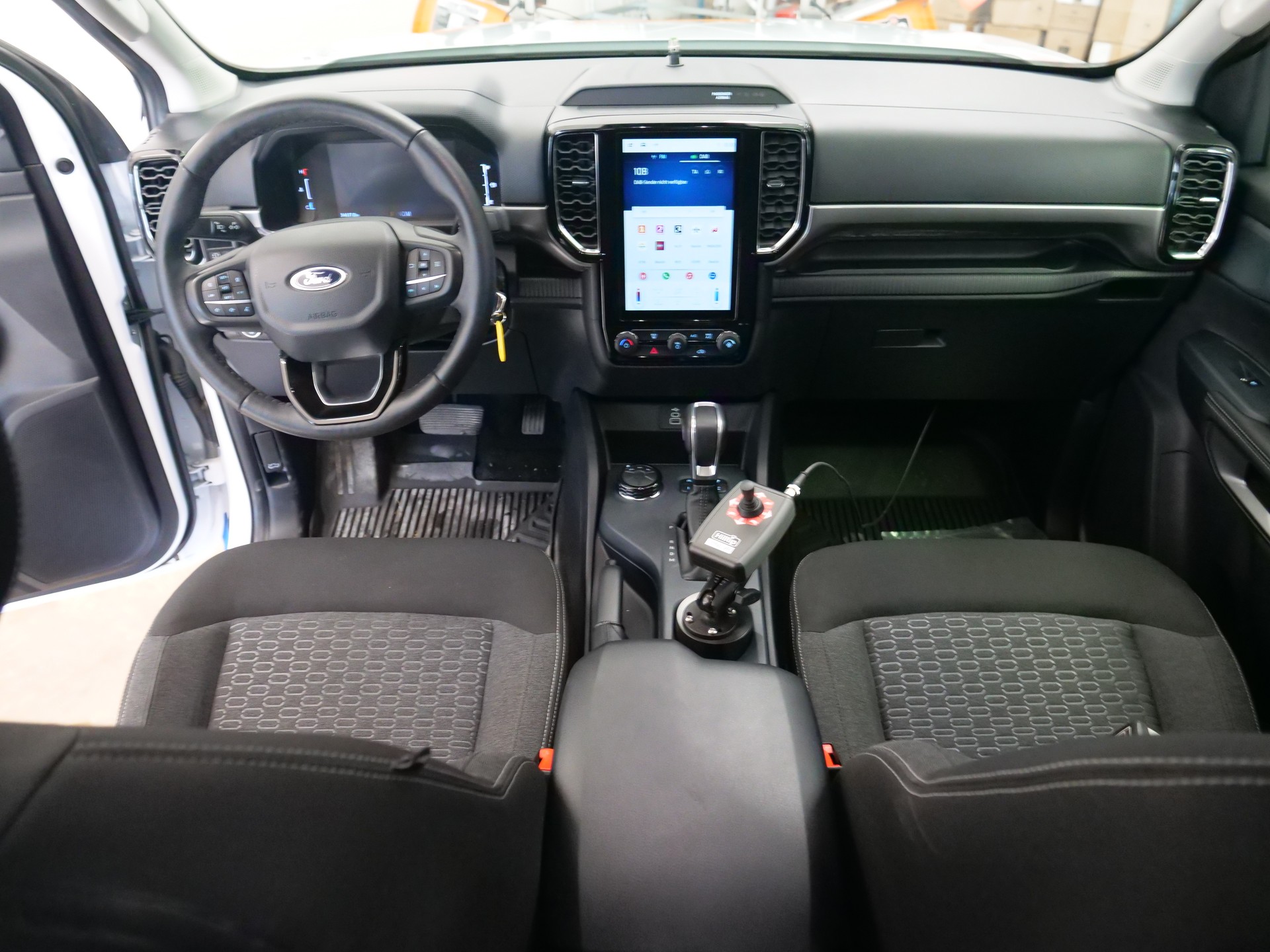 FORD Ranger inkl. Pflug und Streuer-image-9
