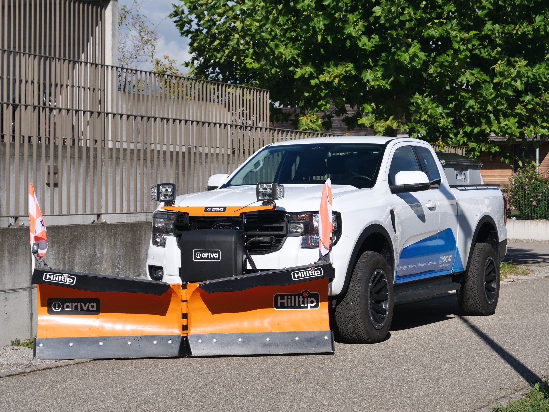 FORD Ranger inkl. Pflug und Streuer-image-1