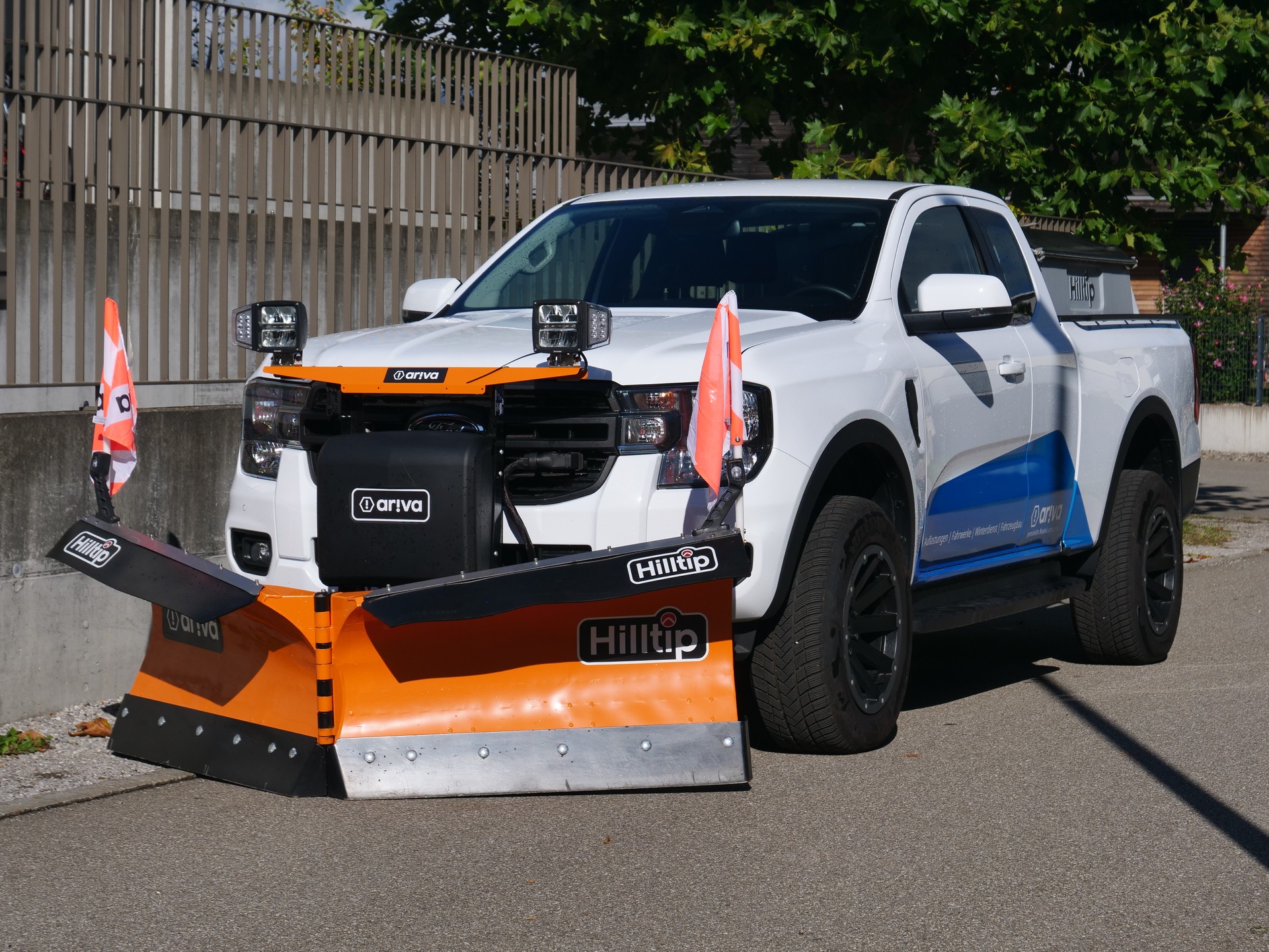 FORD Ranger inkl. Pflug und Streuer-image-0