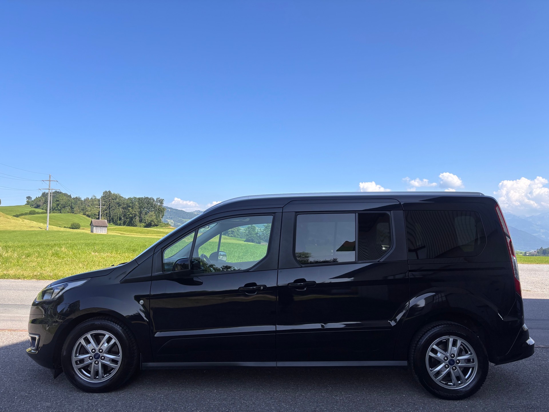 FORD Grand Tourneo Connect 1.5 EcoBlue Titanium Automat-image-0