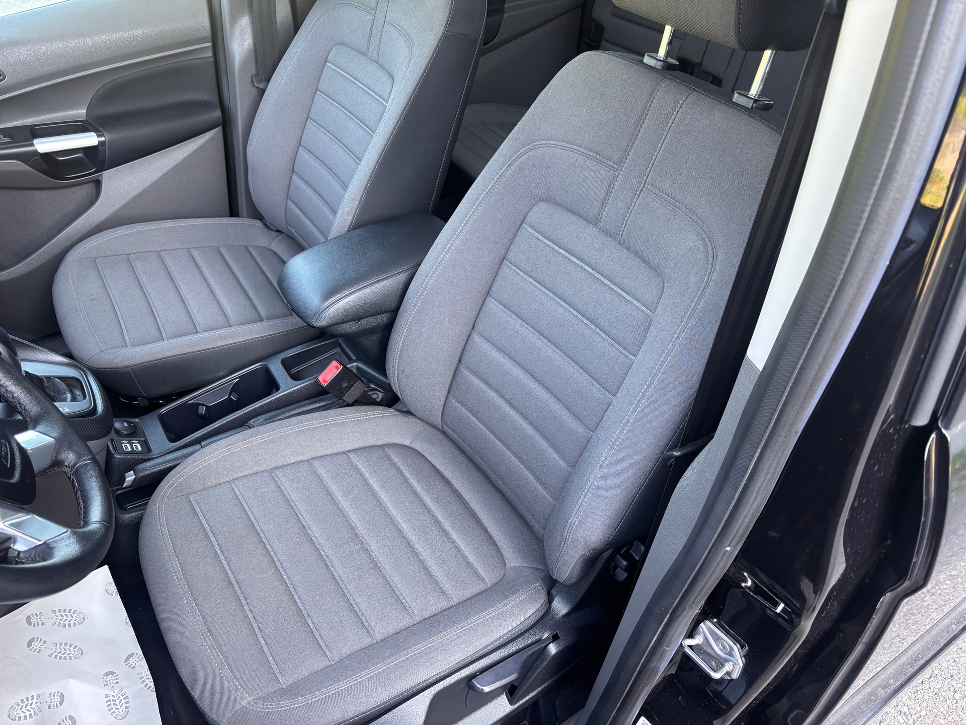 FORD Grand Tourneo Connect 1.5 EcoBlue Titanium Automat-image-5