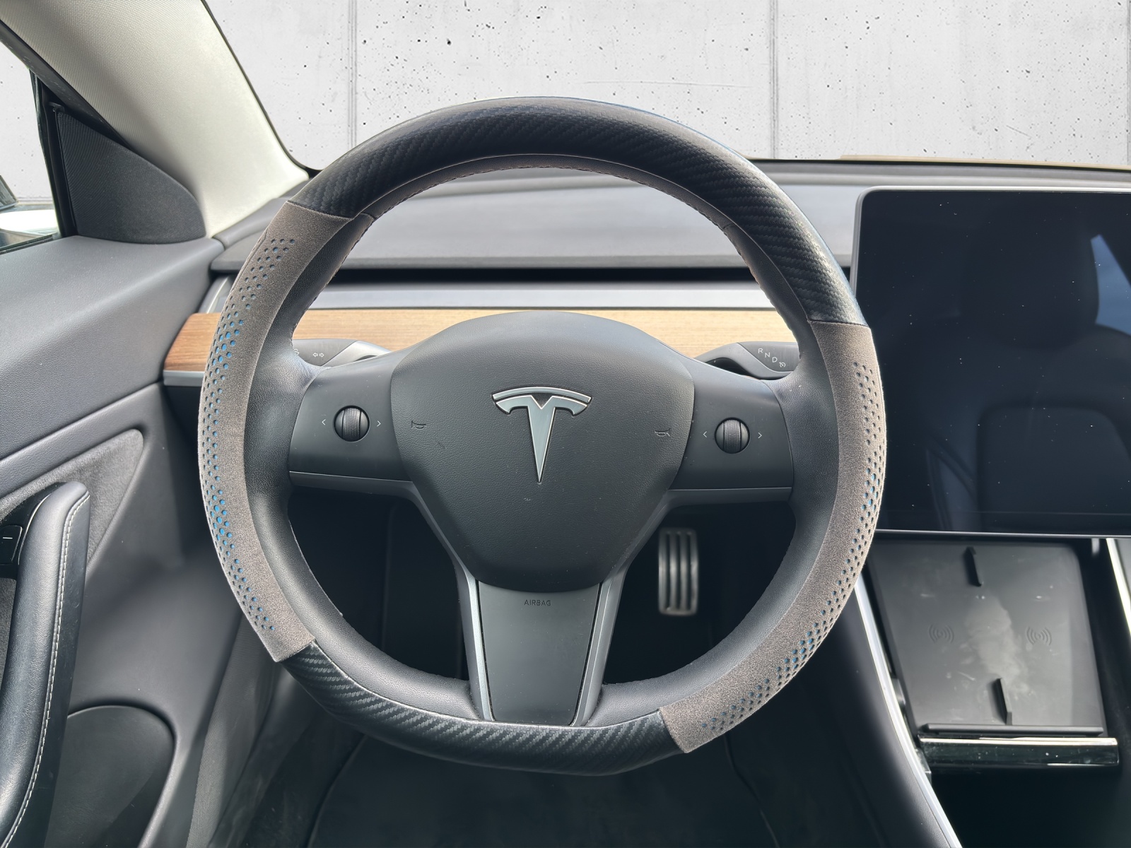 TESLA Model 3 Performance Dual Motor AWD mit Panorama-Glasdach, Assistenzsysteme für teilautonomes Fahren und Winterräder-image-10