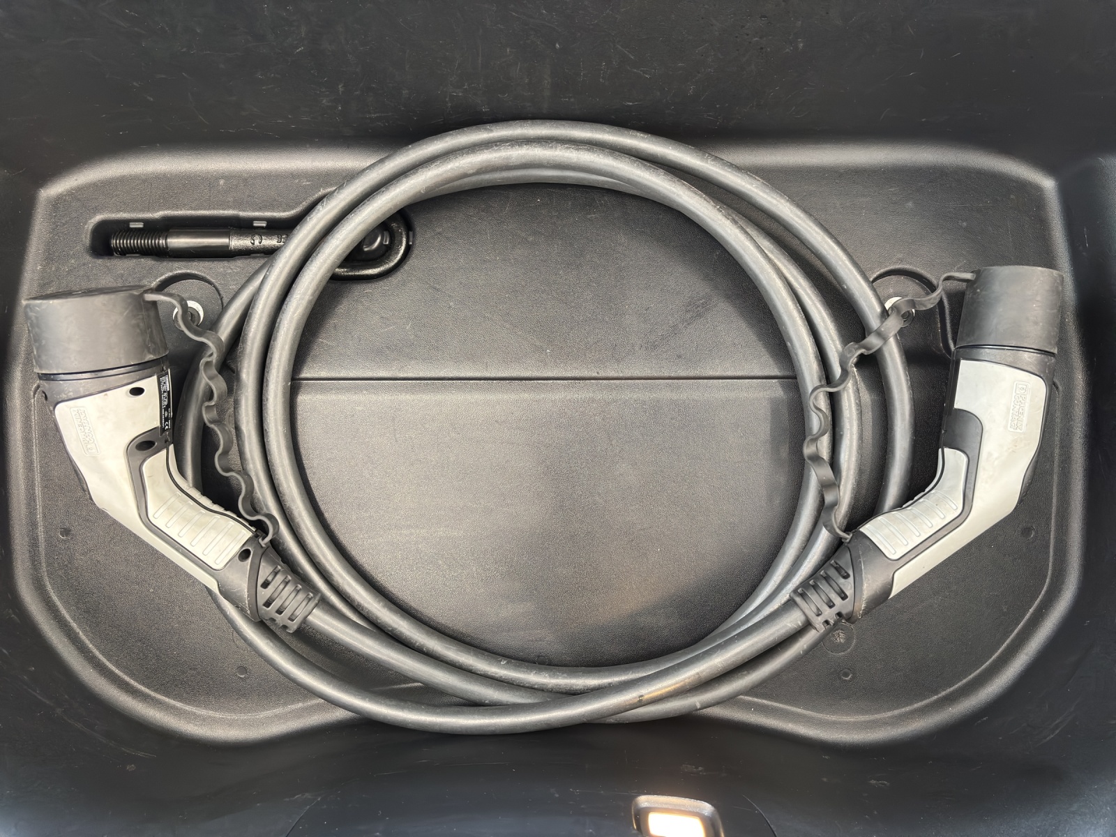 TESLA Model 3 Performance Dual Motor AWD mit Panorama-Glasdach, Assistenzsysteme für teilautonomes Fahren und Winterräder-image-27