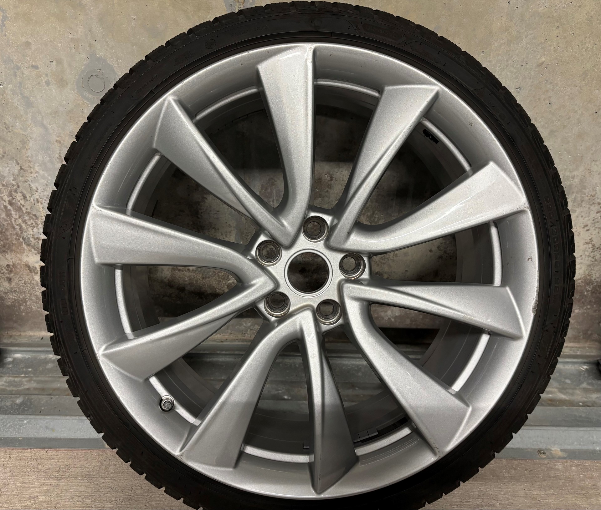 TESLA Model 3 Performance Dual Motor AWD mit Panorama-Glasdach, Assistenzsysteme für teilautonomes Fahren und Winterräder-image-29