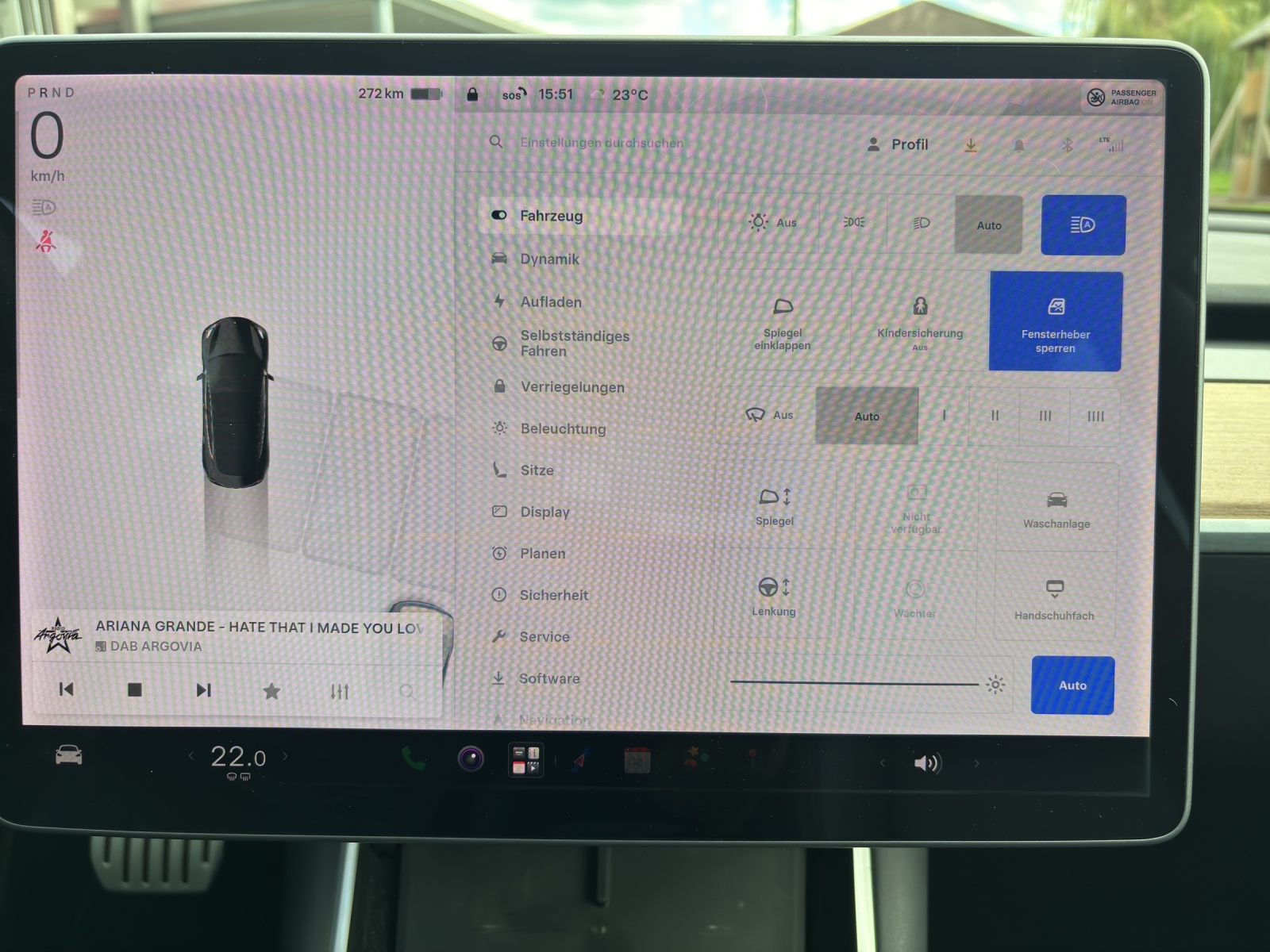TESLA Model 3 Performance Dual Motor AWD mit Panorama-Glasdach, Assistenzsysteme für teilautonomes Fahren und Winterräder-image-11