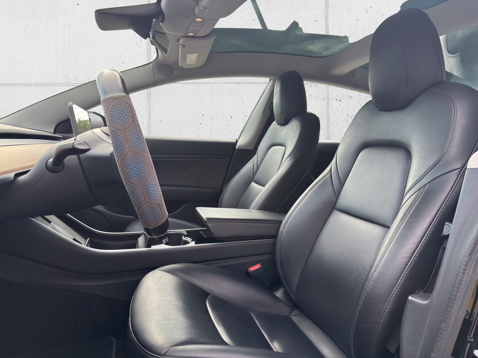 TESLA Model 3 Performance Dual Motor AWD mit Panorama-Glasdach, Assistenzsysteme für teilautonomes Fahren und Winterräder-image-23