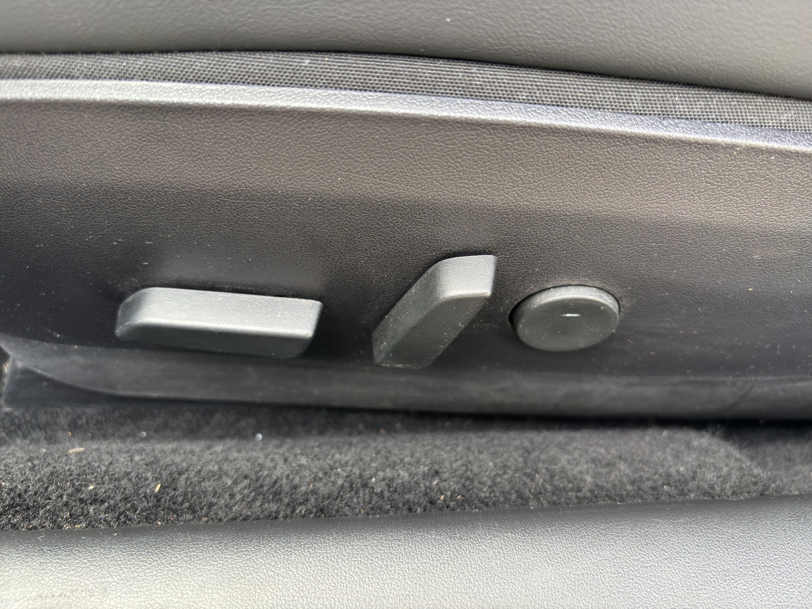 TESLA Model 3 Performance Dual Motor AWD mit Panorama-Glasdach, Assistenzsysteme für teilautonomes Fahren und Winterräder-image-24