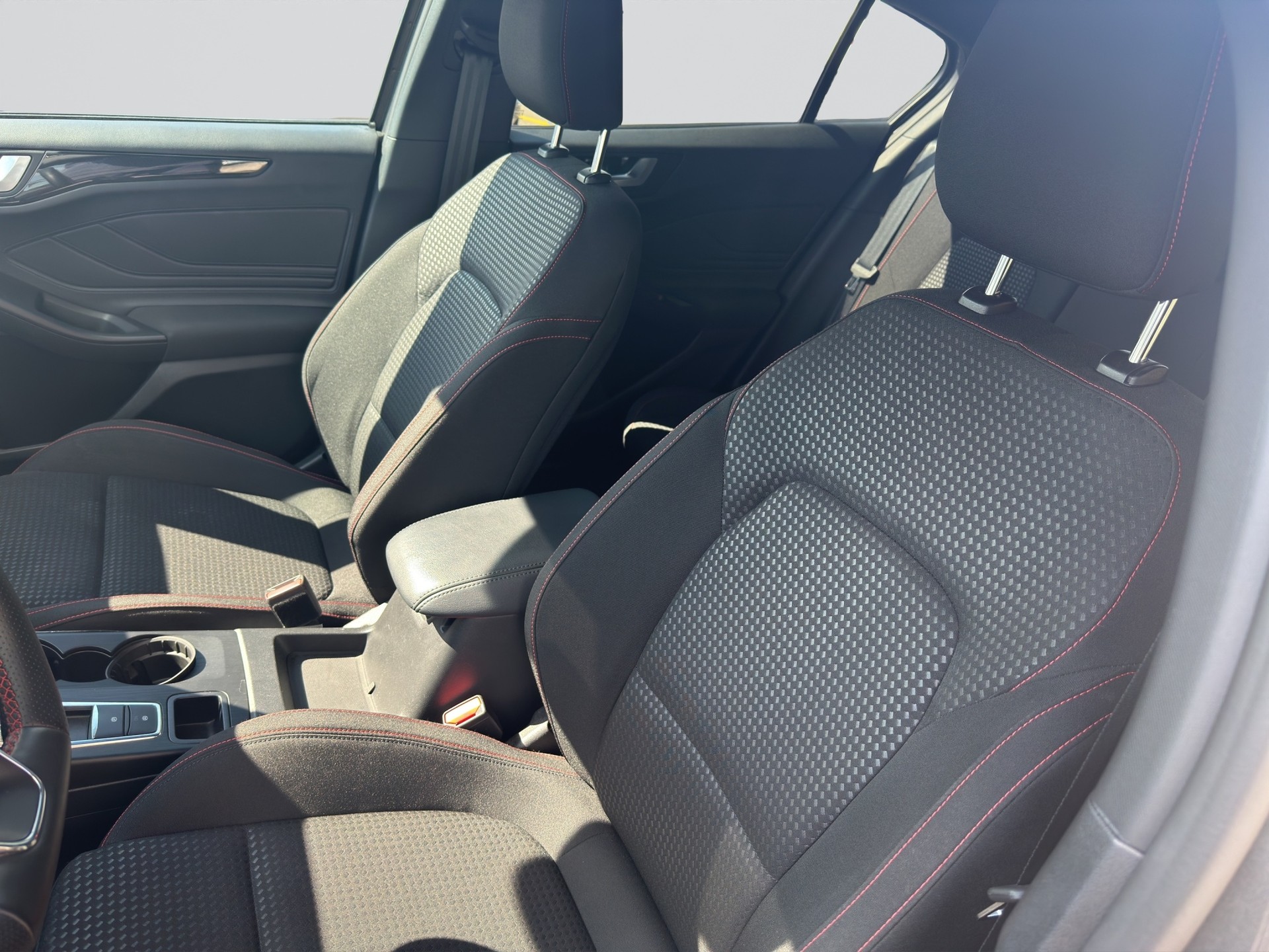 FORD Focus 1.5 TDCi EcoBlue ST-Line Automatic-image-6